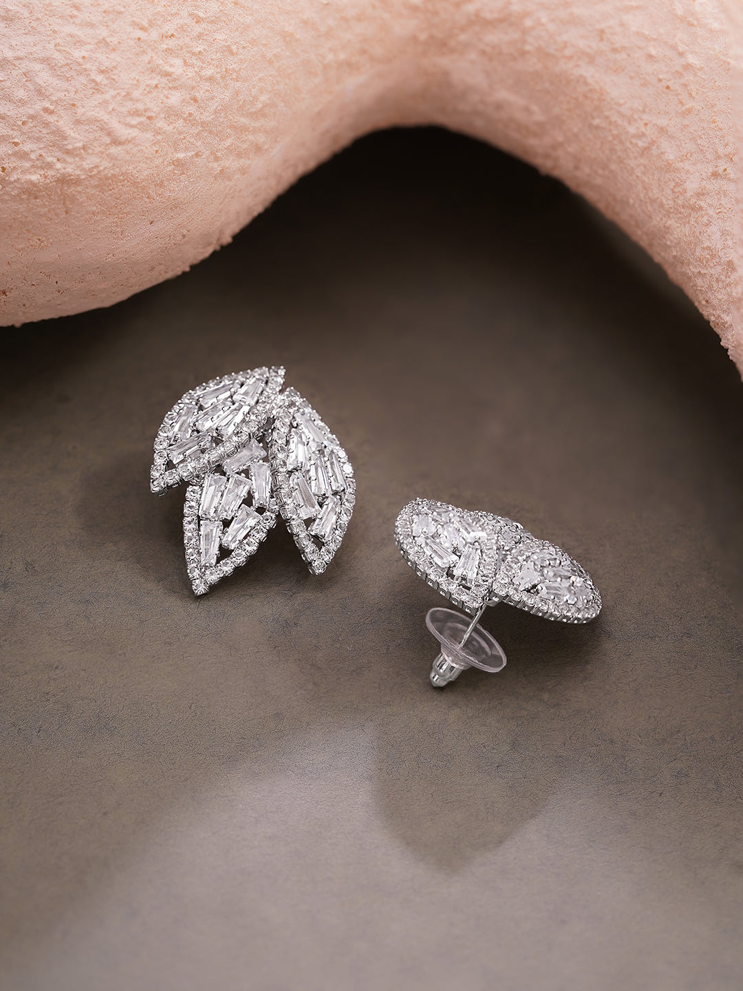 【Rubans】 Rhodium Plated Crystal Leaf Cluster Stud Earrings｜ロジウムメッキ クリスタル リーフクラスター スタッドイヤリング