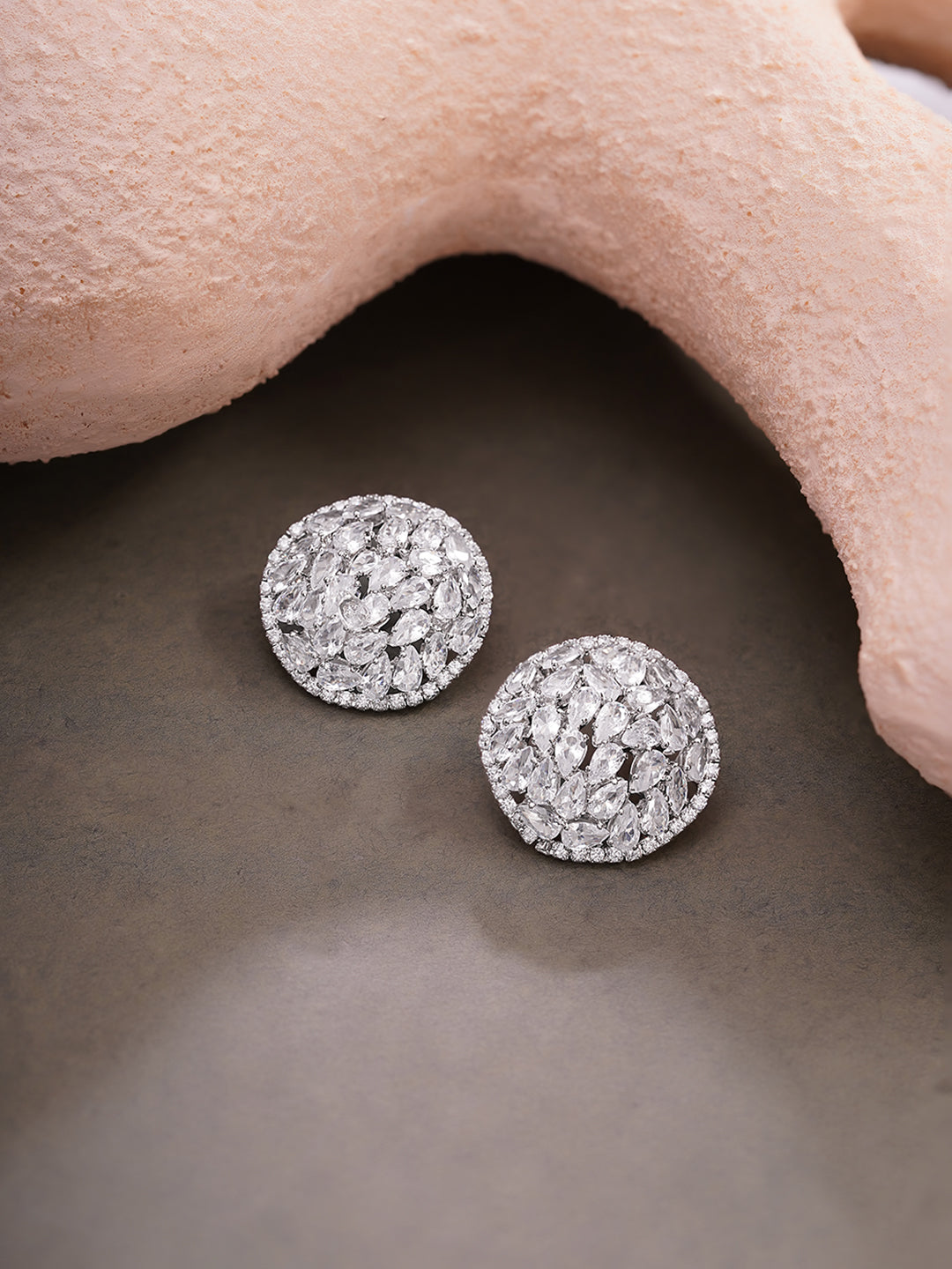 【Rubans】 Rhodium Plated Crystal Dome Cluster Stud Earrings｜ロジウムメッキ クリスタル ドームクラスター スタッドイヤリング