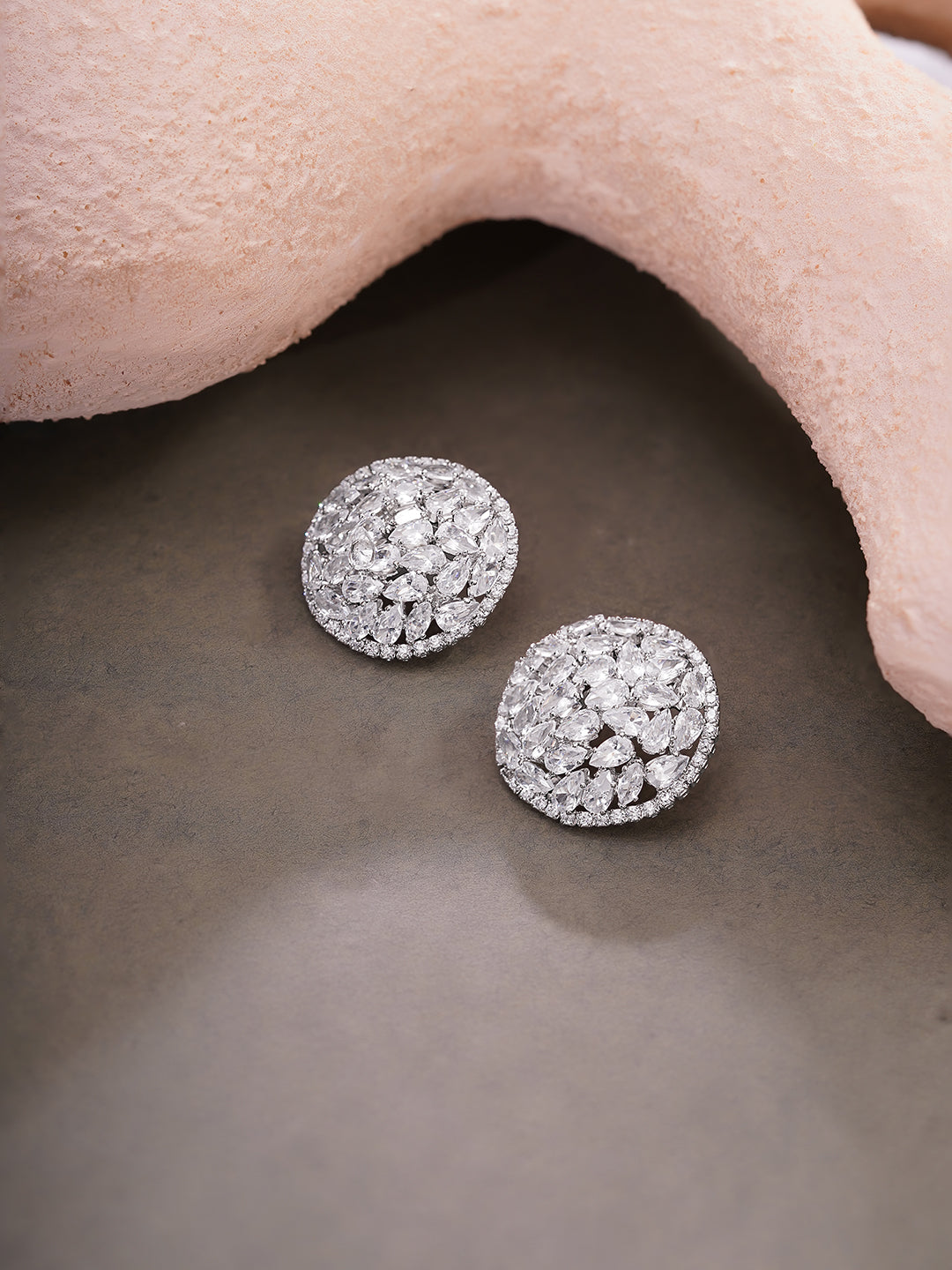 【Rubans】 Rhodium Plated Crystal Dome Cluster Stud Earrings｜ロジウムメッキ クリスタル ドームクラスター スタッドイヤリング