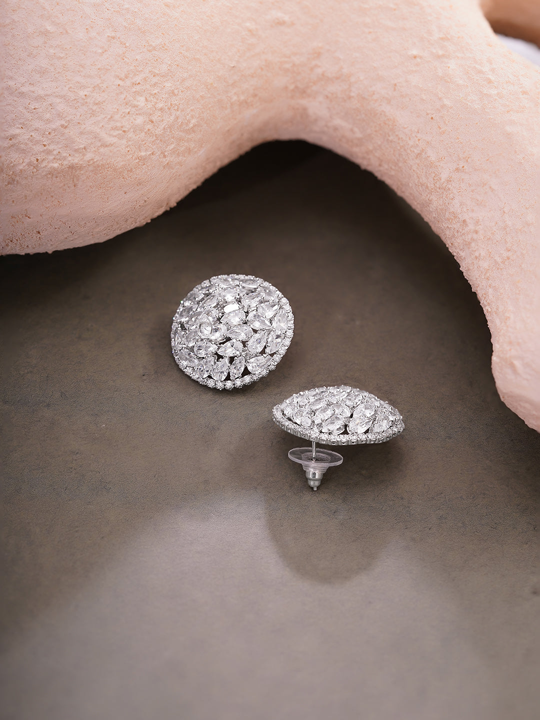 【Rubans】 Rhodium Plated Crystal Dome Cluster Stud Earrings｜ロジウムメッキ クリスタル ドームクラスター スタッドイヤリング