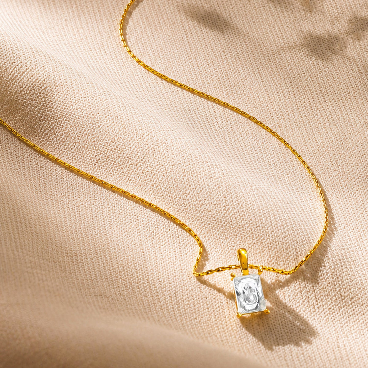 Demi Fine 18K Gold Plated Stainless Steel Solitaire Pendant Necklace フリーサイズ