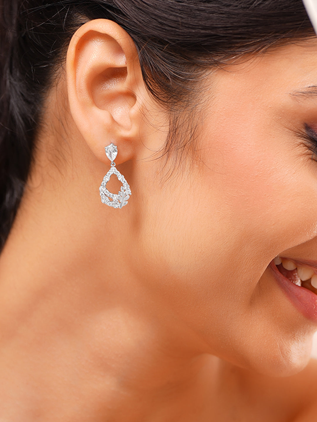 【Rubans】 Rhodium Plated American Diamond Zirconia Leaf Design Tear Drop Earrings｜ロジウムメッキ アメリカンダイヤモンド ジルコニア リーフ ティアドロップ イヤリング