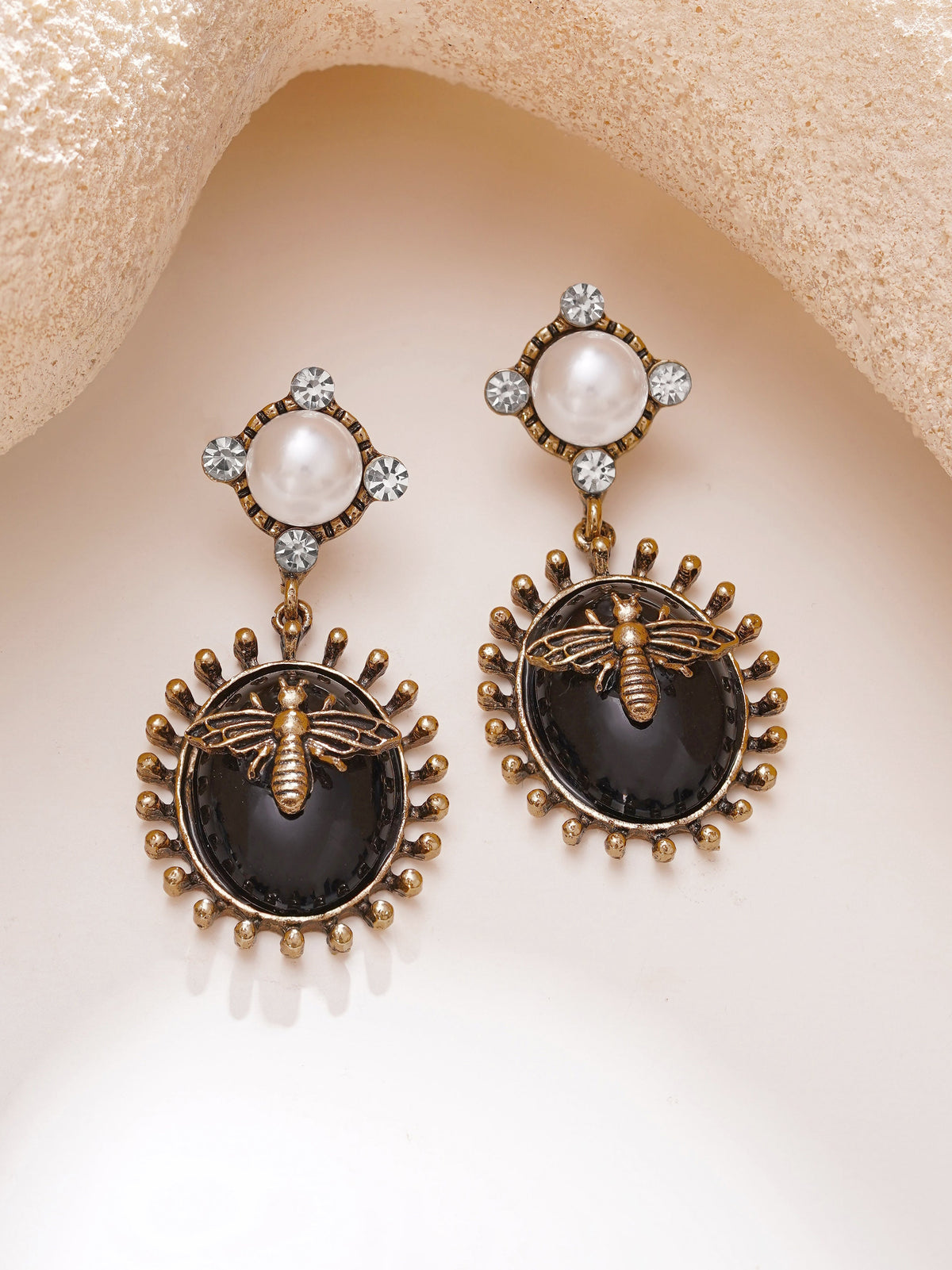 【Rubans】Oxidised Midnight Honeybee Antique Gold Pearl Drop Earrings｜いぶし加工 ミッドナイトハニービー アンティークゴールド パール ドロップピアス