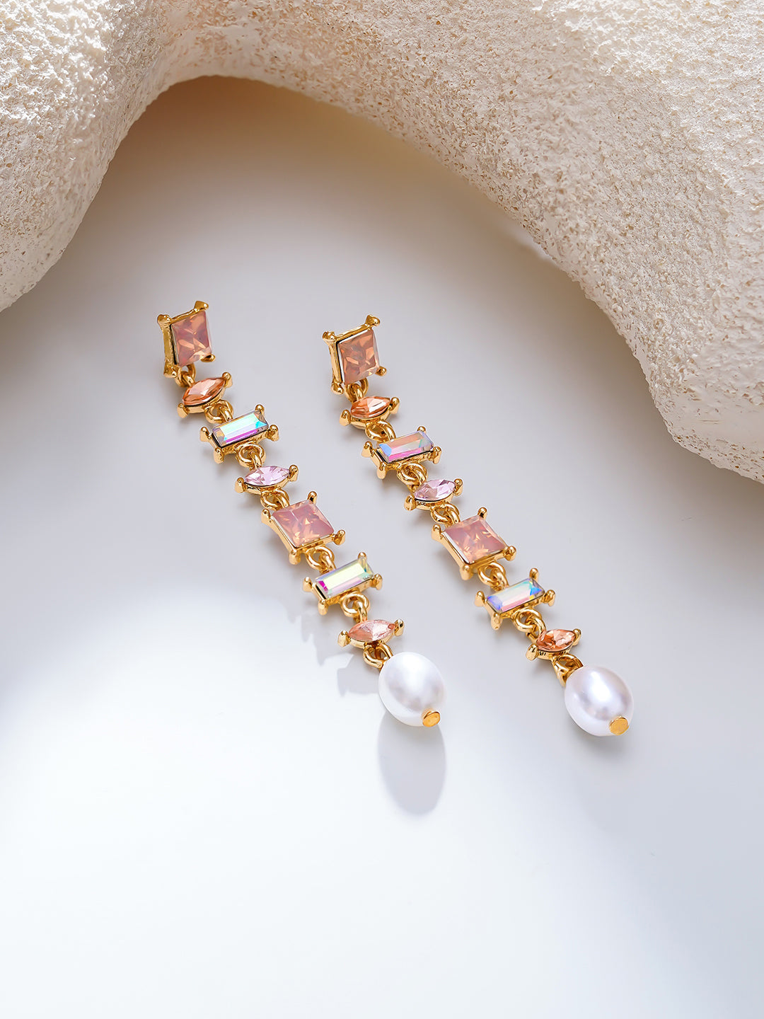 【Rubans】Gold Plated Pearl Whisper Crystal Linear Earrings｜ゴールドメッキ パールウィスパー クリスタル リニアピアス