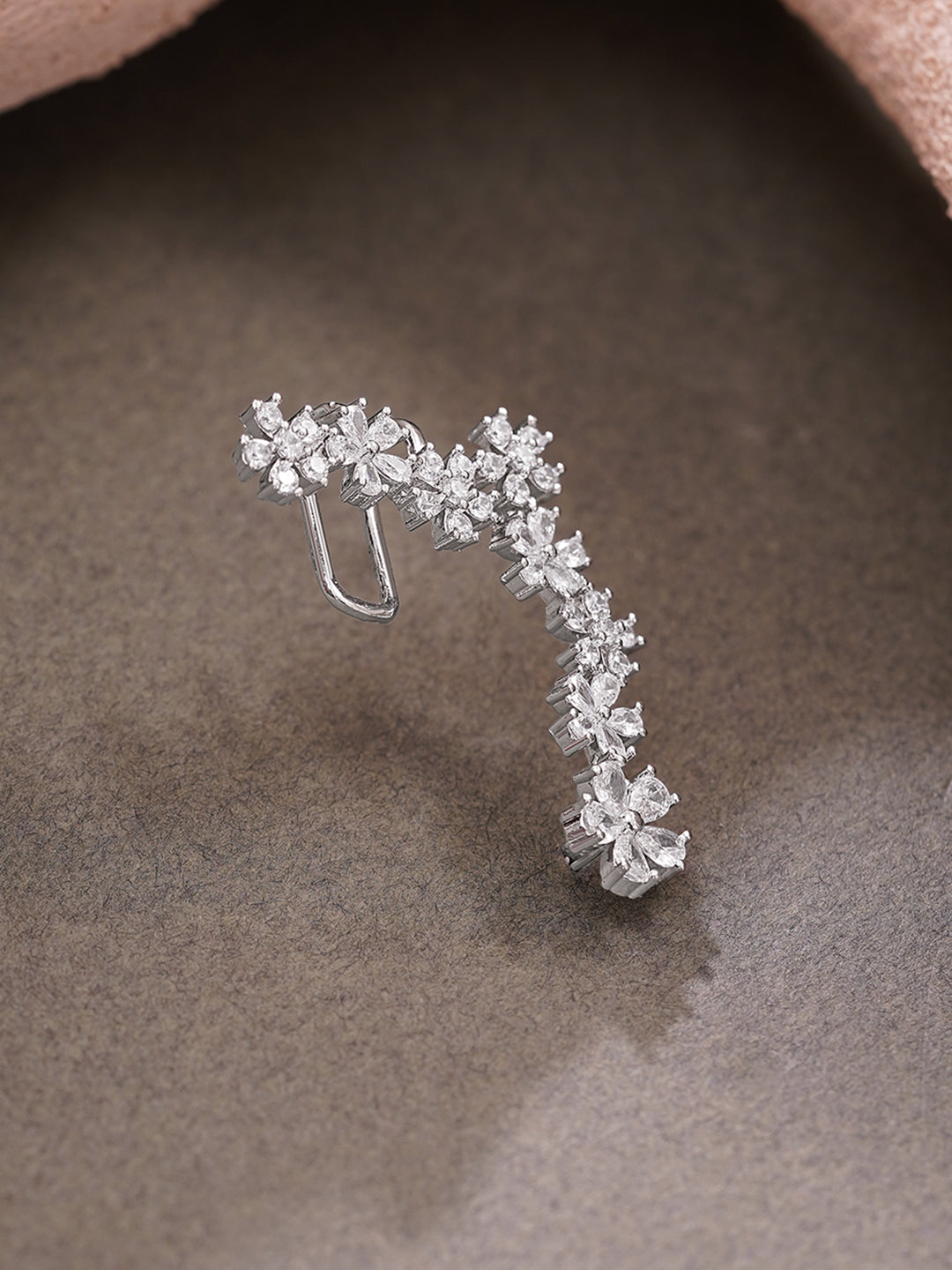 【Rubans】 Rhodium Plated Crystal Blossom Vine Ear Cuff｜ロジウムメッキ クリスタル ブロッサムヴァイン イヤーカフ
