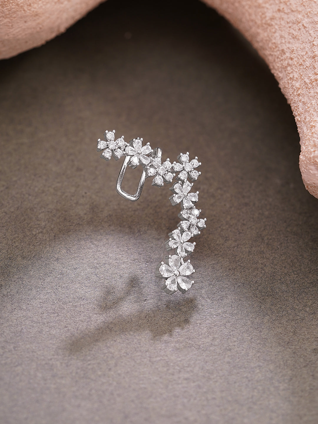 【Rubans】 Rhodium Plated Crystal Blossom Vine Ear Cuff｜ロジウムメッキ クリスタル ブロッサムヴァイン イヤーカフ