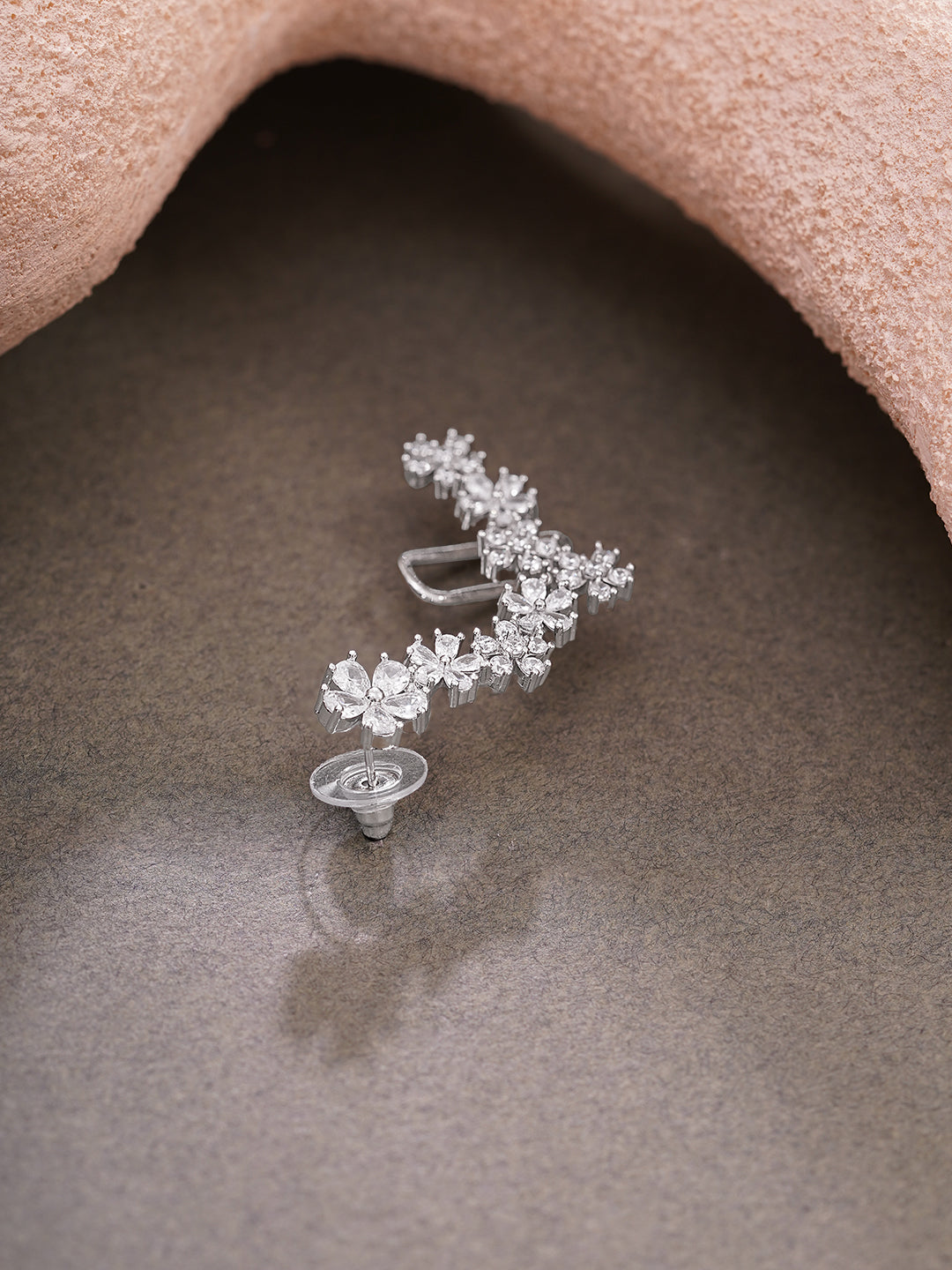 【Rubans】 Rhodium Plated Crystal Blossom Vine Ear Cuff｜ロジウムメッキ クリスタル ブロッサムヴァイン イヤーカフ