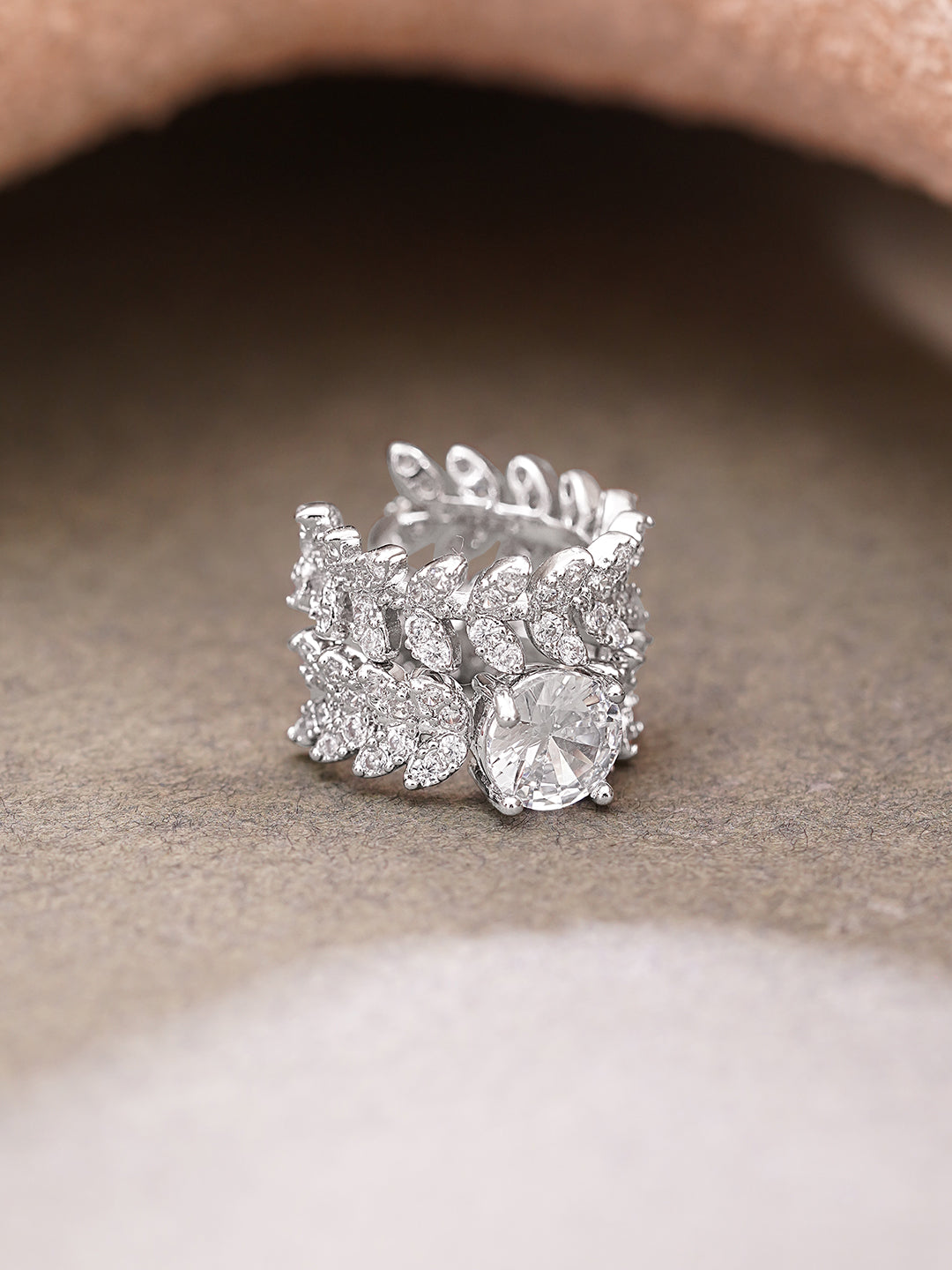 【Rubans】 Rhodium Plated Crystal Leaf Vine Statement Cuff Earrings｜ロジウムメッキ クリスタル リーフヴァイン ステートメント イヤーカフ