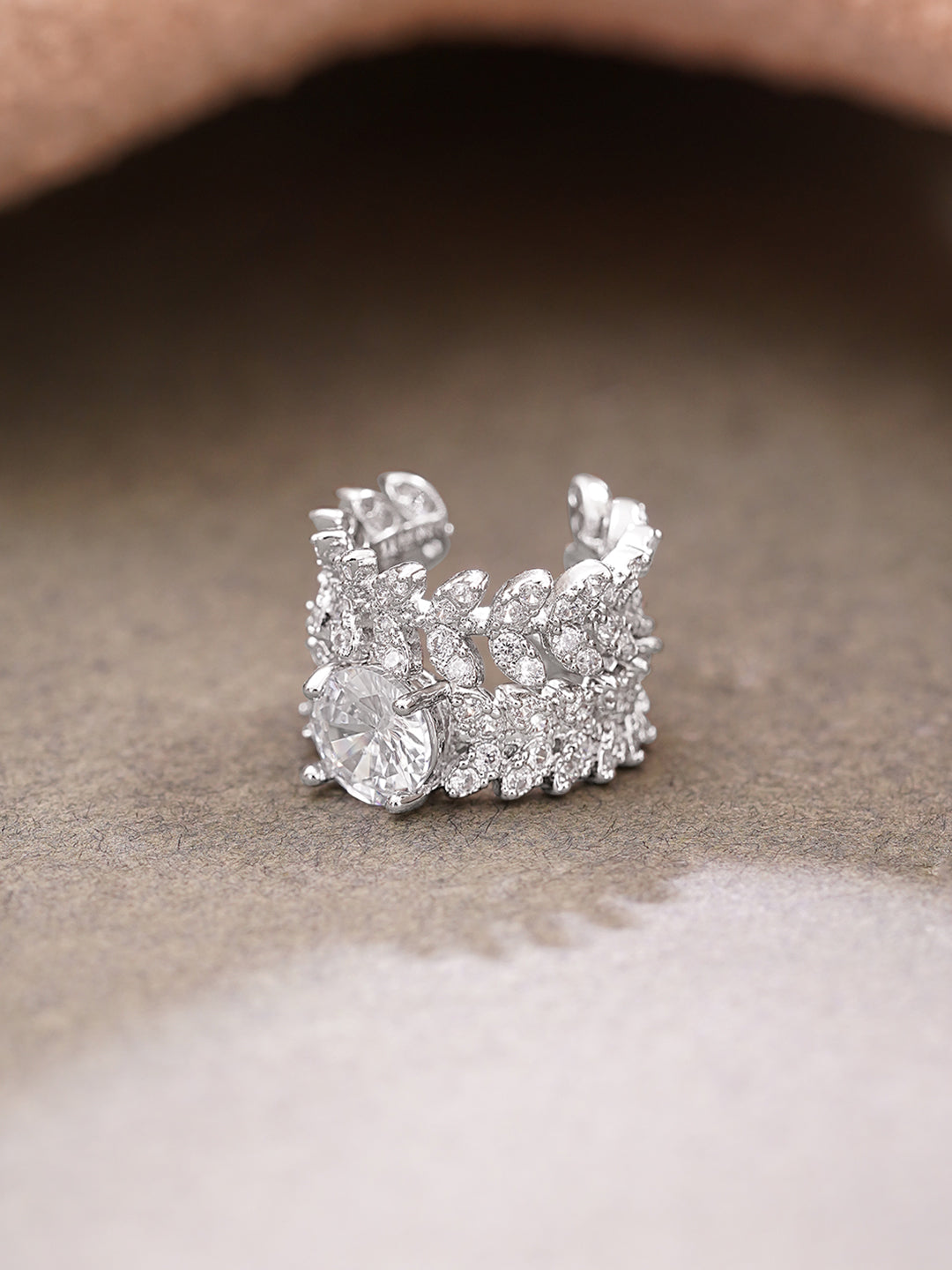 【Rubans】 Rhodium Plated Crystal Leaf Vine Statement Cuff Earrings｜ロジウムメッキ クリスタル リーフヴァイン ステートメント イヤーカフ