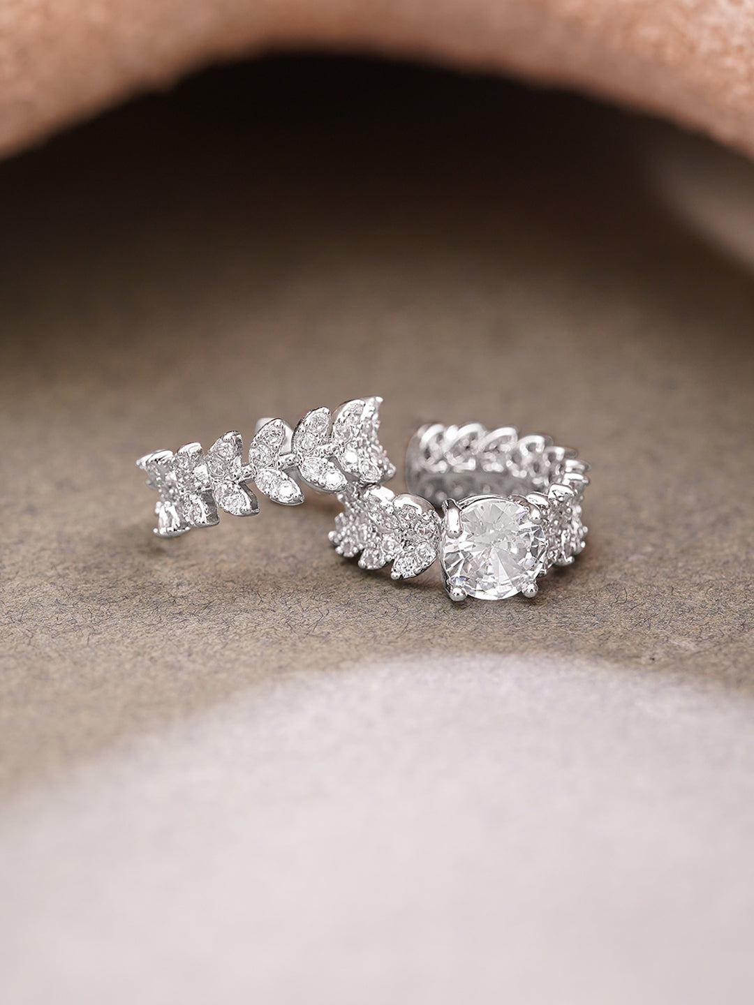 【Rubans】 Rhodium Plated Crystal Leaf Vine Statement Cuff Earrings｜ロジウムメッキ クリスタル リーフヴァイン ステートメント イヤーカフ