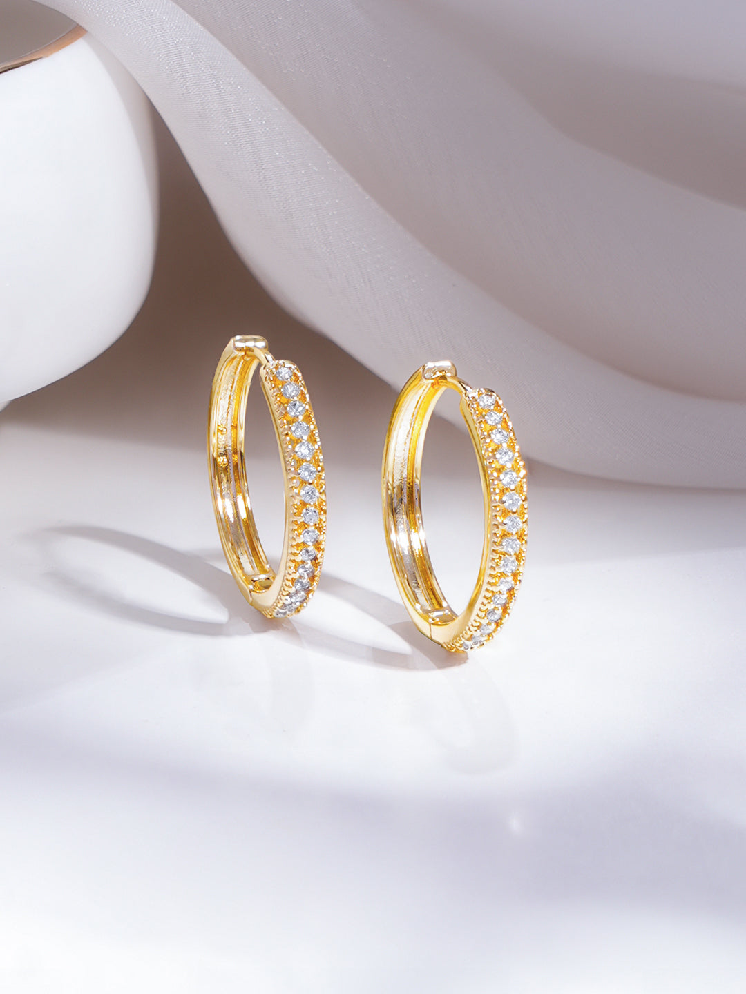【Rubans】 Gold Plated Crystal Statement Hoop Earrings｜ゴールドメッキ クリスタル ステートメント フープイヤリング