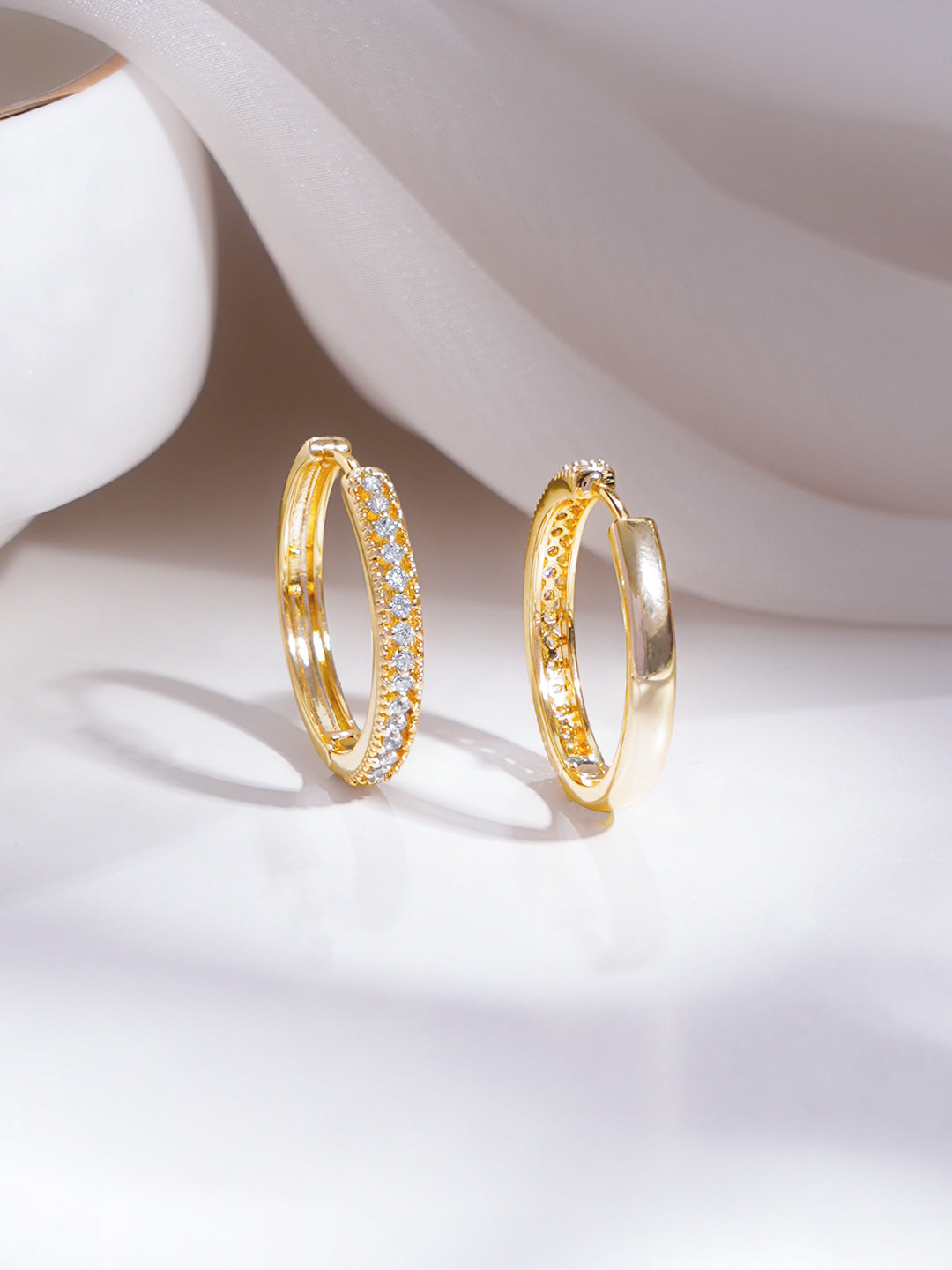 【Rubans】 Gold Plated Crystal Statement Hoop Earrings｜ゴールドメッキ クリスタル ステートメント フープイヤリング