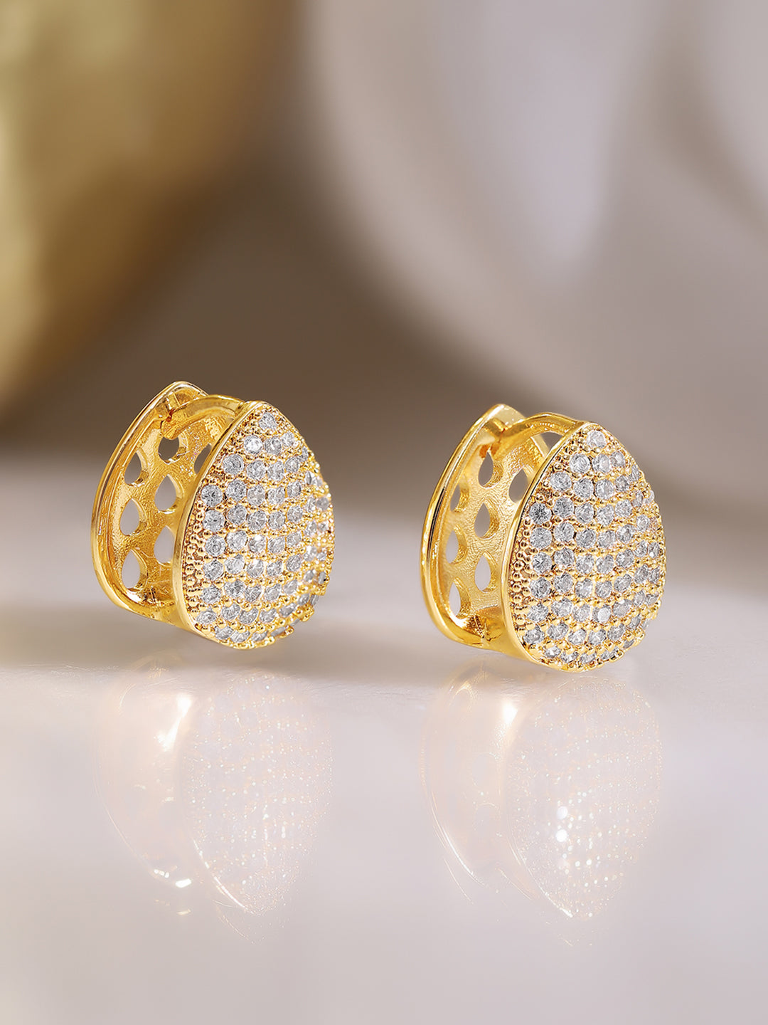 【Rubans】 Gold Plated American Diamond Zirconia Teardrop Hoop Earrings｜ゴールドメッキ アメリカンダイヤモンド ジルコニア ティアドロップ フープイヤリング