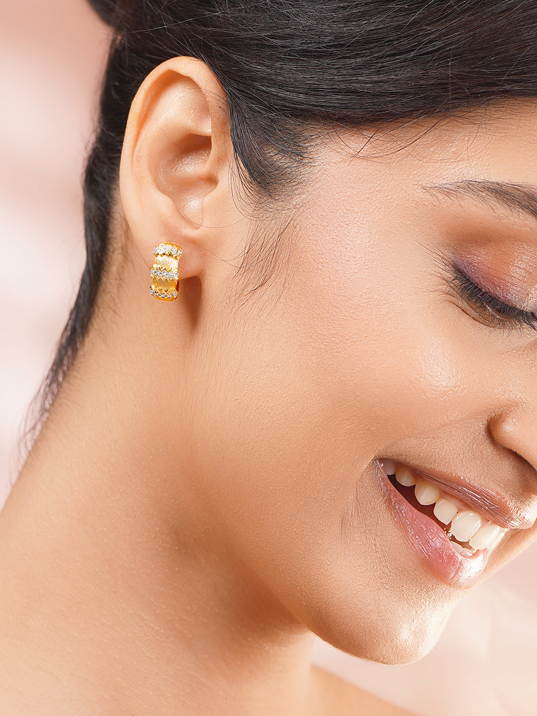 【Rubans】 Gold Plated American Diamond Zirconia Zigzag Textured Hoop Earrings｜ゴールドメッキ アメリカンダイヤモンド ジルコニア ジグザグ テクスチャード フープイヤリング