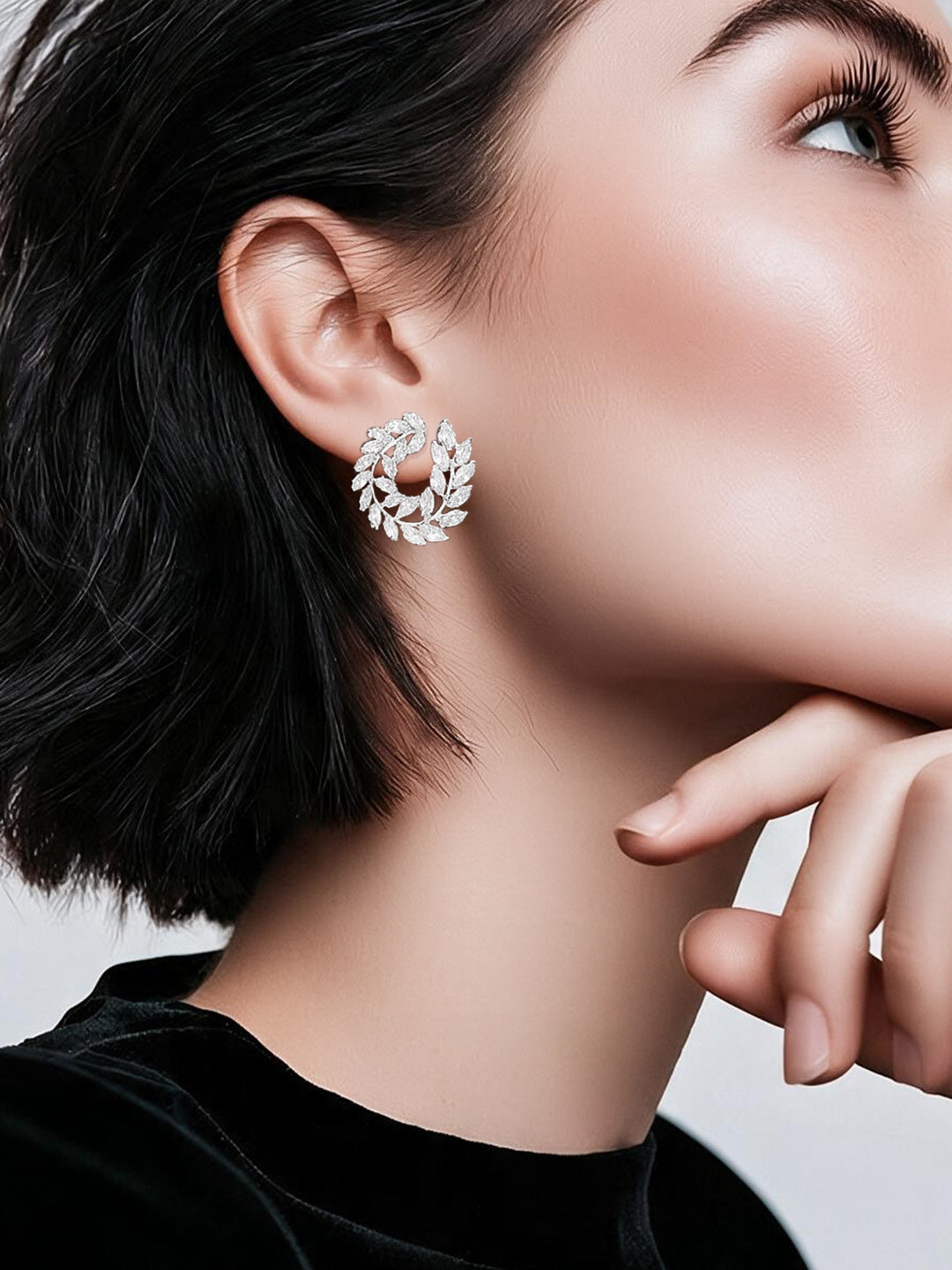 【Rubans】 Rhodium Plated Crystal Leaf Wreath Stud Earrings｜ロジウムメッキ クリスタル リーフリース スタッドイヤリング