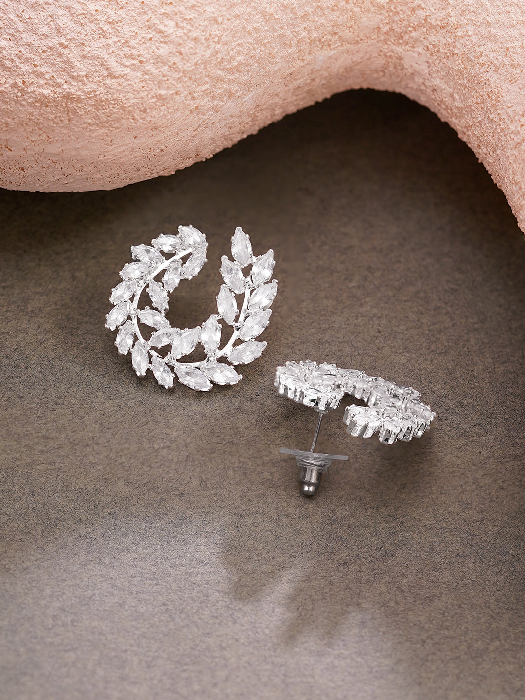 【Rubans】 Rhodium Plated Crystal Leaf Wreath Stud Earrings｜ロジウムメッキ クリスタル リーフリース スタッドイヤリング