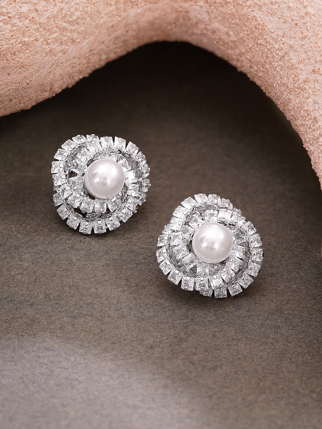 【Rubans】 Rhodium Plated Pearl Halo Spiral Stud Earrings｜ロジウムメッキ パールヘイロー スパイラル スタッドイヤリング