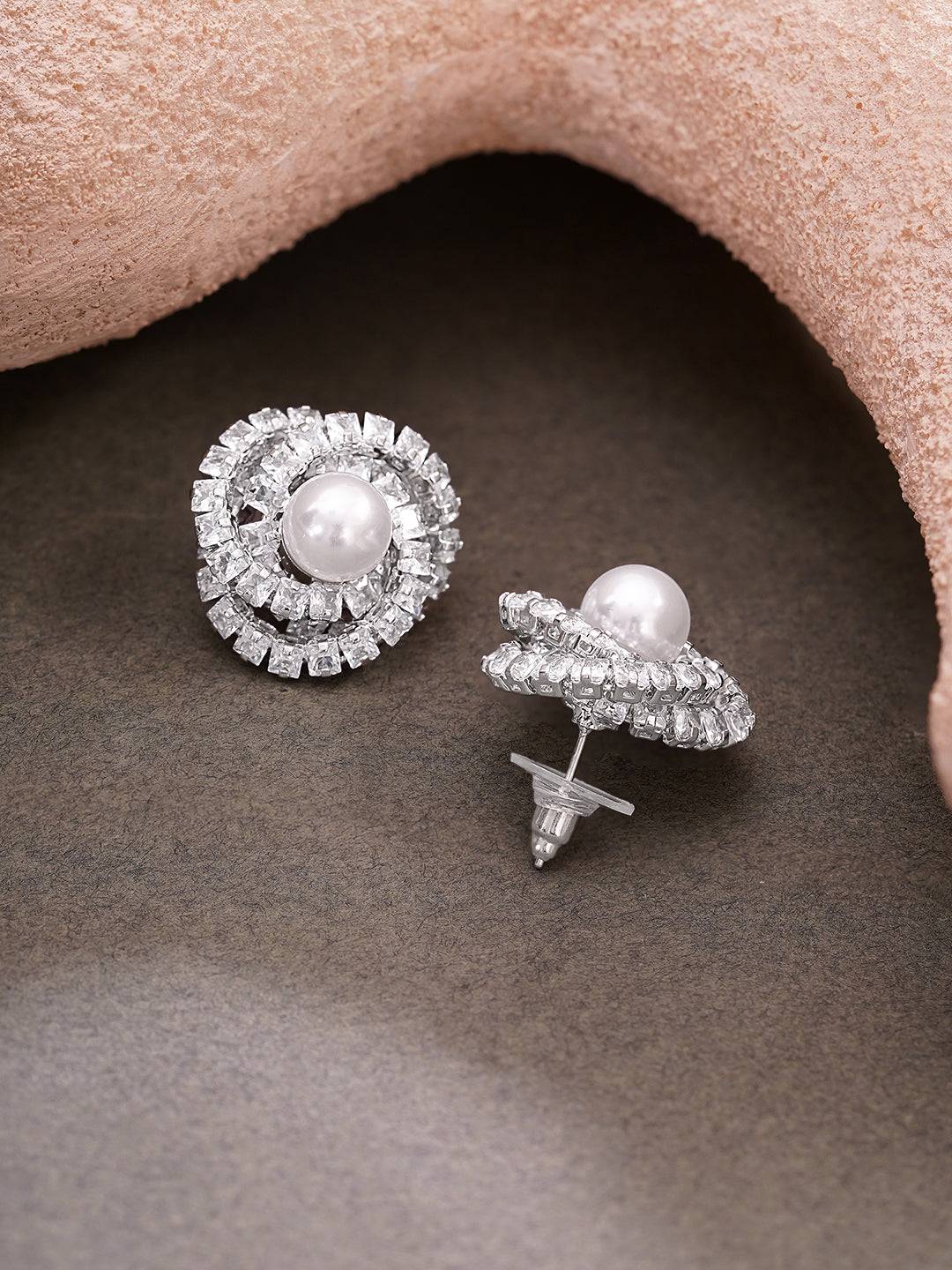 【Rubans】 Rhodium Plated Pearl Halo Spiral Stud Earrings｜ロジウムメッキ パールヘイロー スパイラル スタッドイヤリング