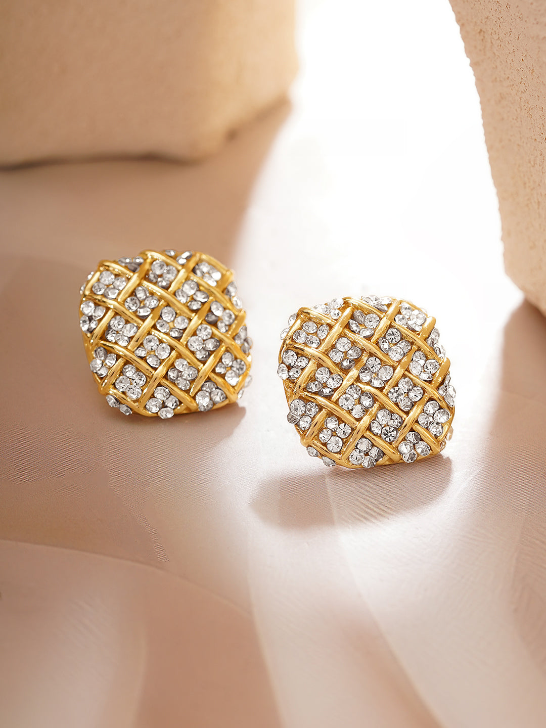 【Rubans】 Gold Plated Crystal Weave Stud Earrings｜ゴールドメッキ クリスタル ウィーブ スタッドイヤリング