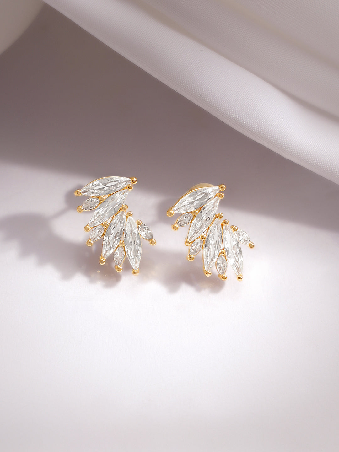 【Rubans】 Gold Plated sparkling Crystal Stud Earrings｜ゴールドメッキ スパークリング クリスタル スタッドイヤリング