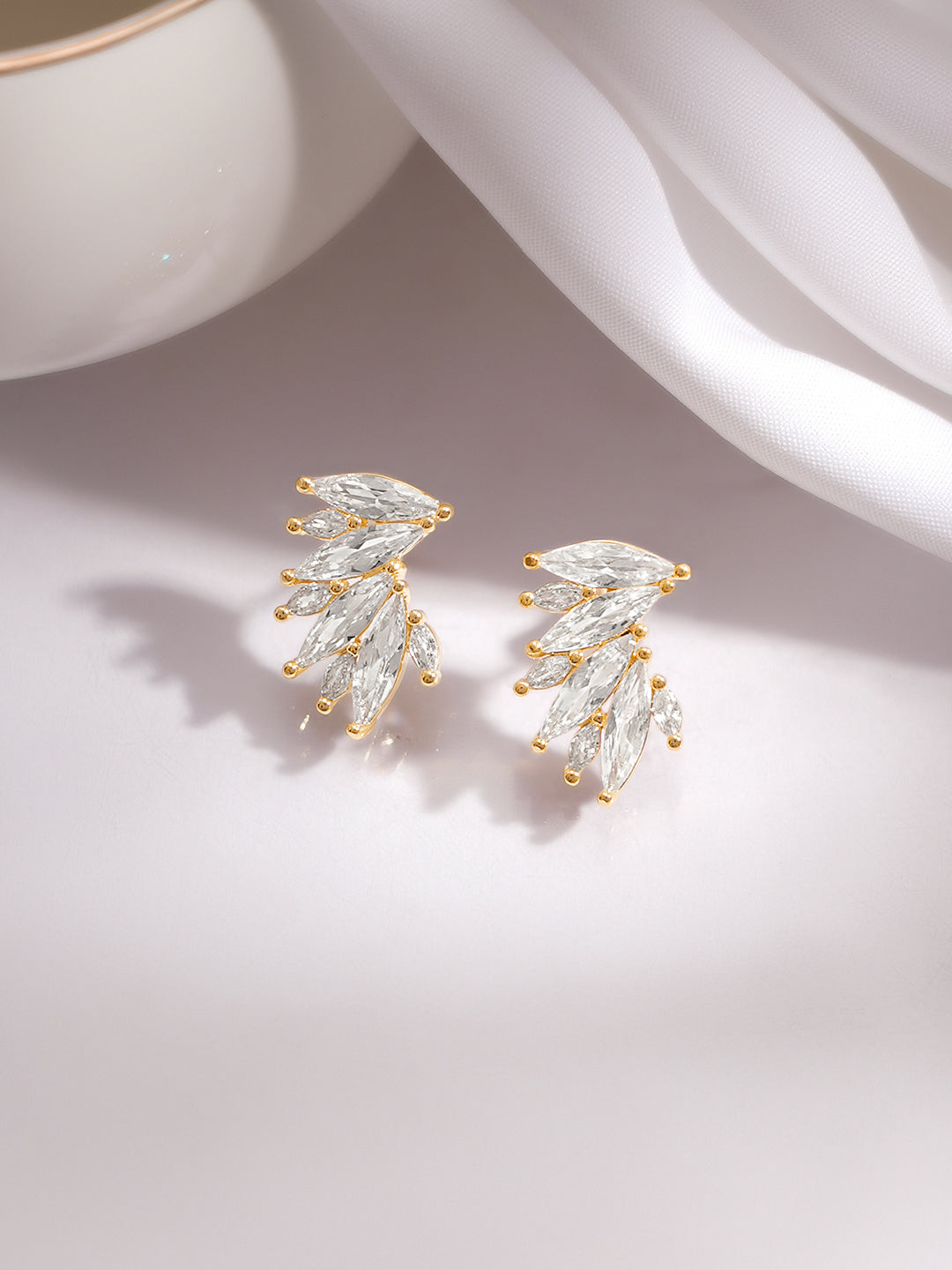 【Rubans】 Gold Plated sparkling Crystal Stud Earrings｜ゴールドメッキ スパークリング クリスタル スタッドイヤリング