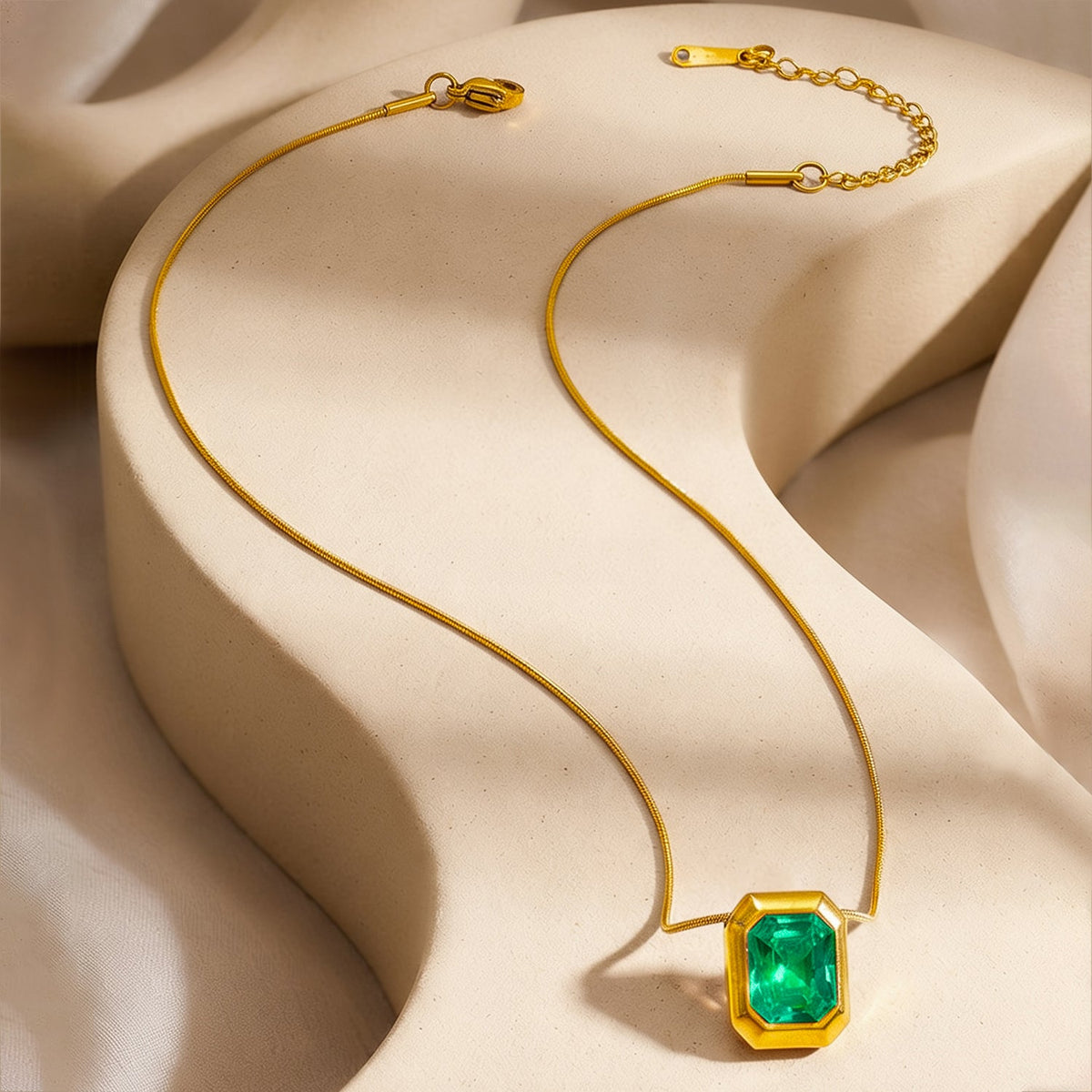 Demi Fine 18K Gold Plated Stainless Steel Emerald Crystal Pendant Necklace フリーサイズ