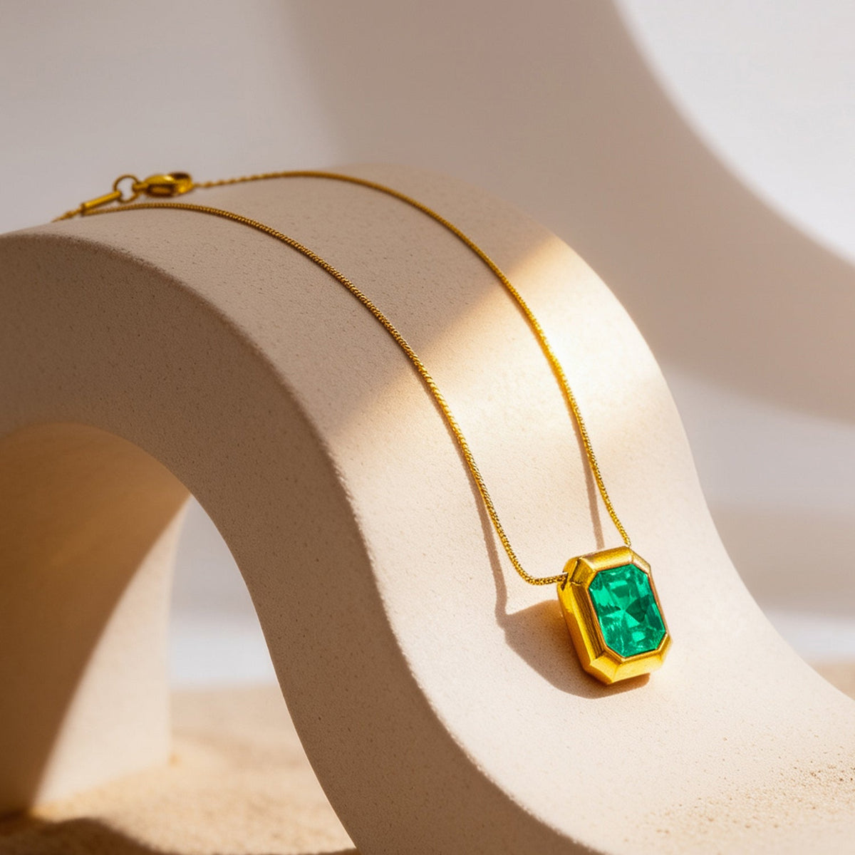 Demi Fine 18K Gold Plated Stainless Steel Emerald Crystal Pendant Necklace フリーサイズ