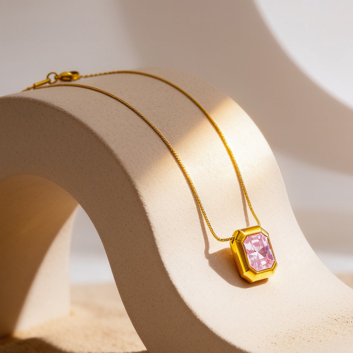 Demi Fine 18K Gold Plated Stainless Steel Pink Crystal Pendant Necklace フリーサイズ