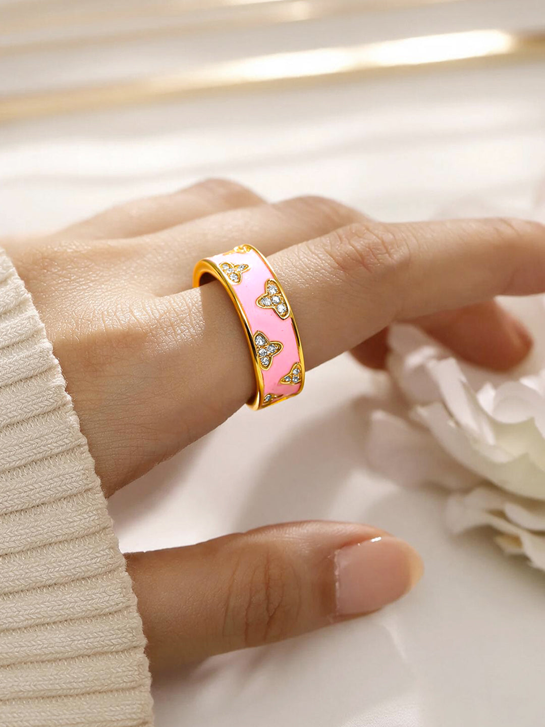【Rubans】 Gold Plated Floral Design Enamel Pink Finger Ring｜ゴールドメッキ フローラル エナメル ピンク リング