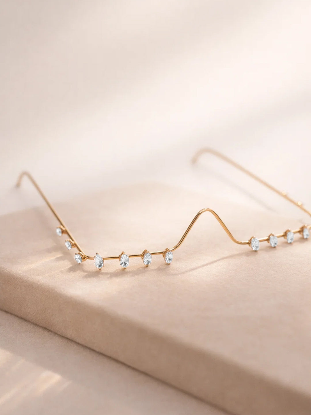 【Rubans】 Gold Tone Brass Crystal Drop Curve Facelet Face Jewellery｜ゴールドトーン クリスタルドロップ カーブ フェイスレット（フェイスジュエリー）