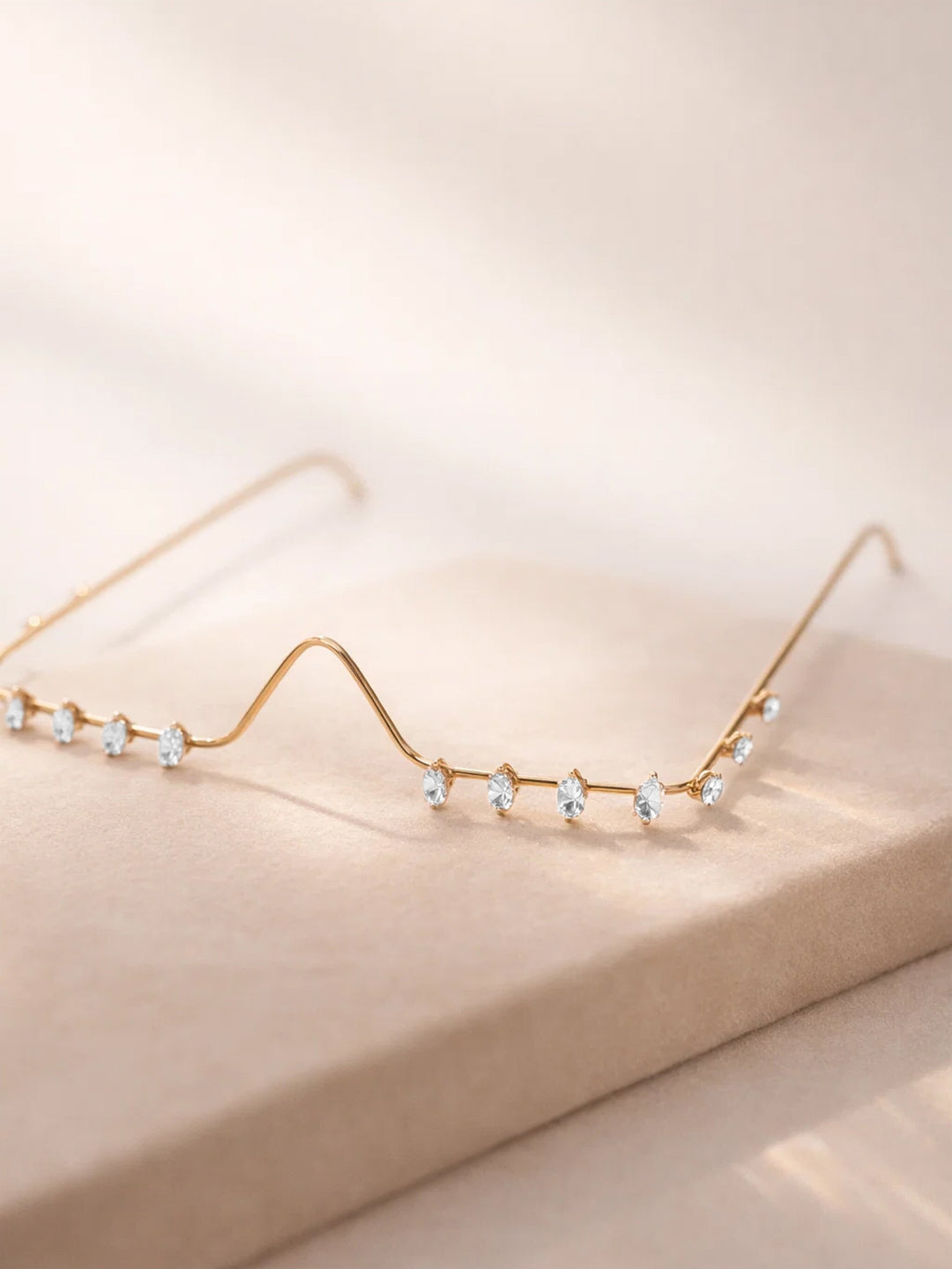 【Rubans】 Gold Tone Brass Crystal Drop Curve Facelet Face Jewellery｜ゴールドトーン クリスタルドロップ カーブ フェイスレット（フェイスジュエリー）