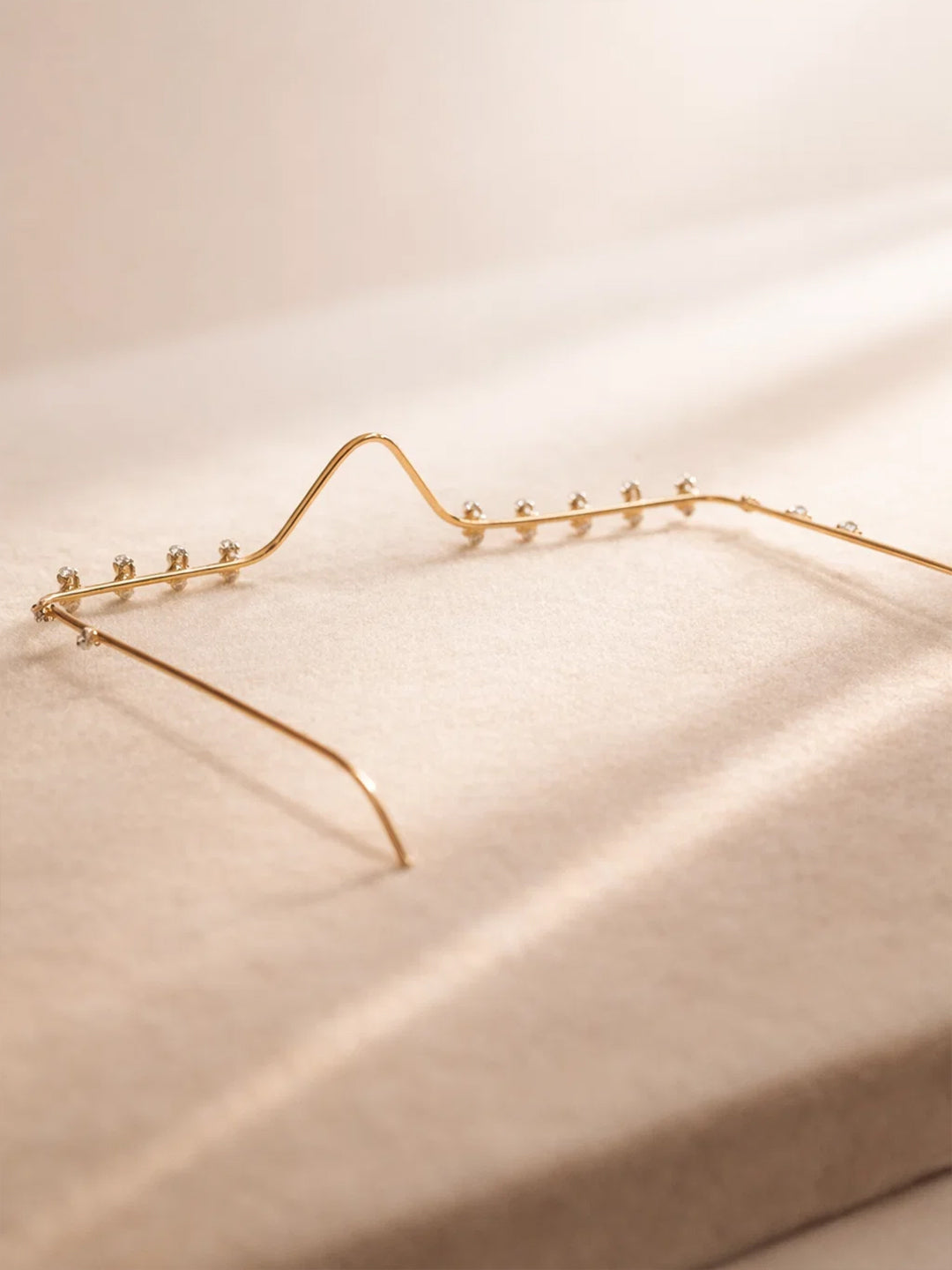 【Rubans】 Gold Tone Brass Crystal Drop Curve Facelet Face Jewellery｜ゴールドトーン クリスタルドロップ カーブ フェイスレット（フェイスジュエリー）