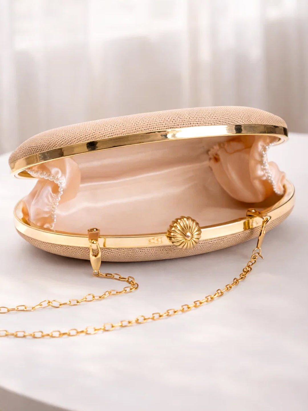 Metallic Gold Oval Evening Clutch フリーサイズ