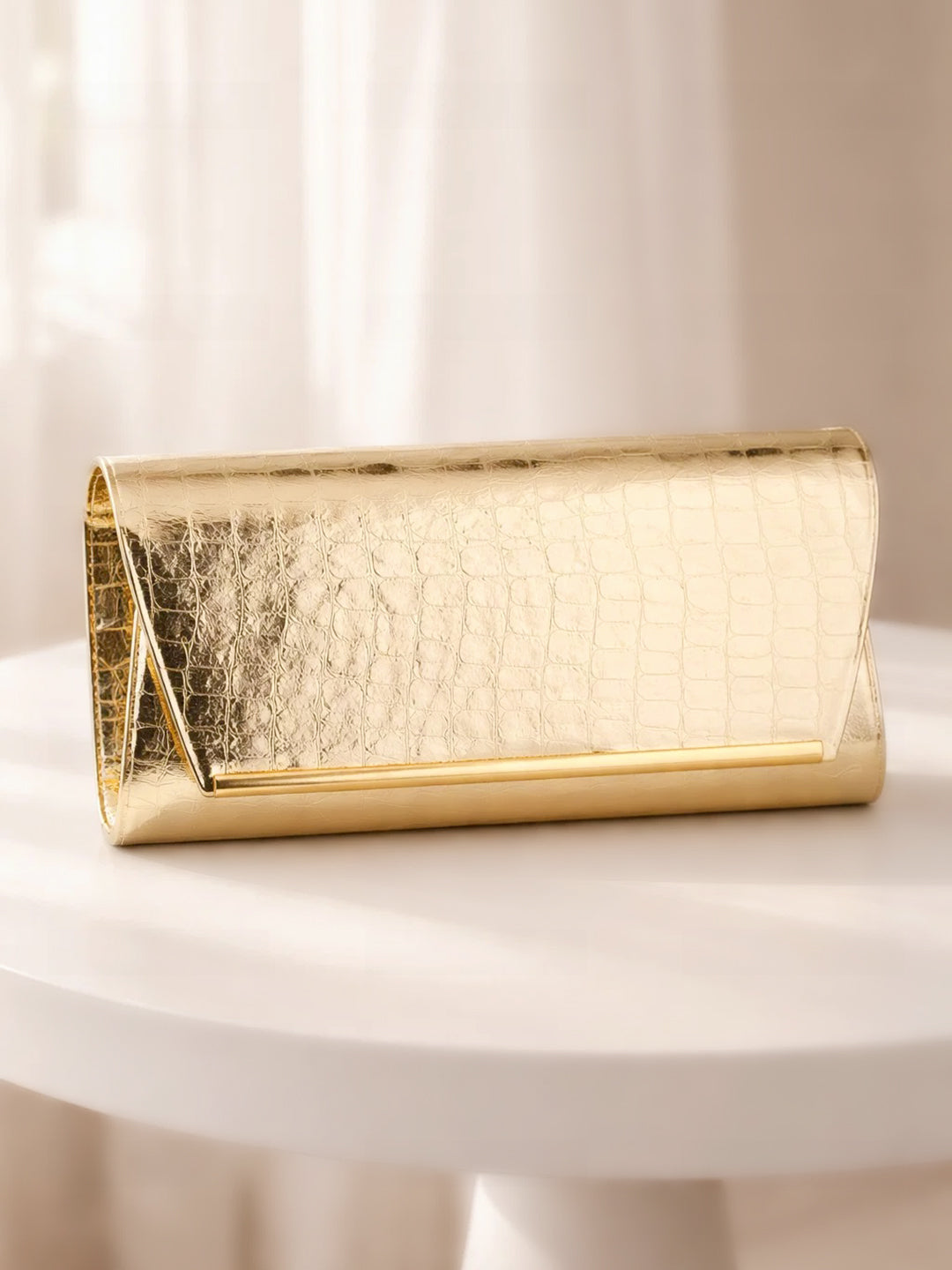 Metallic Gold Croc Chic Envelope Clutch フリーサイズ