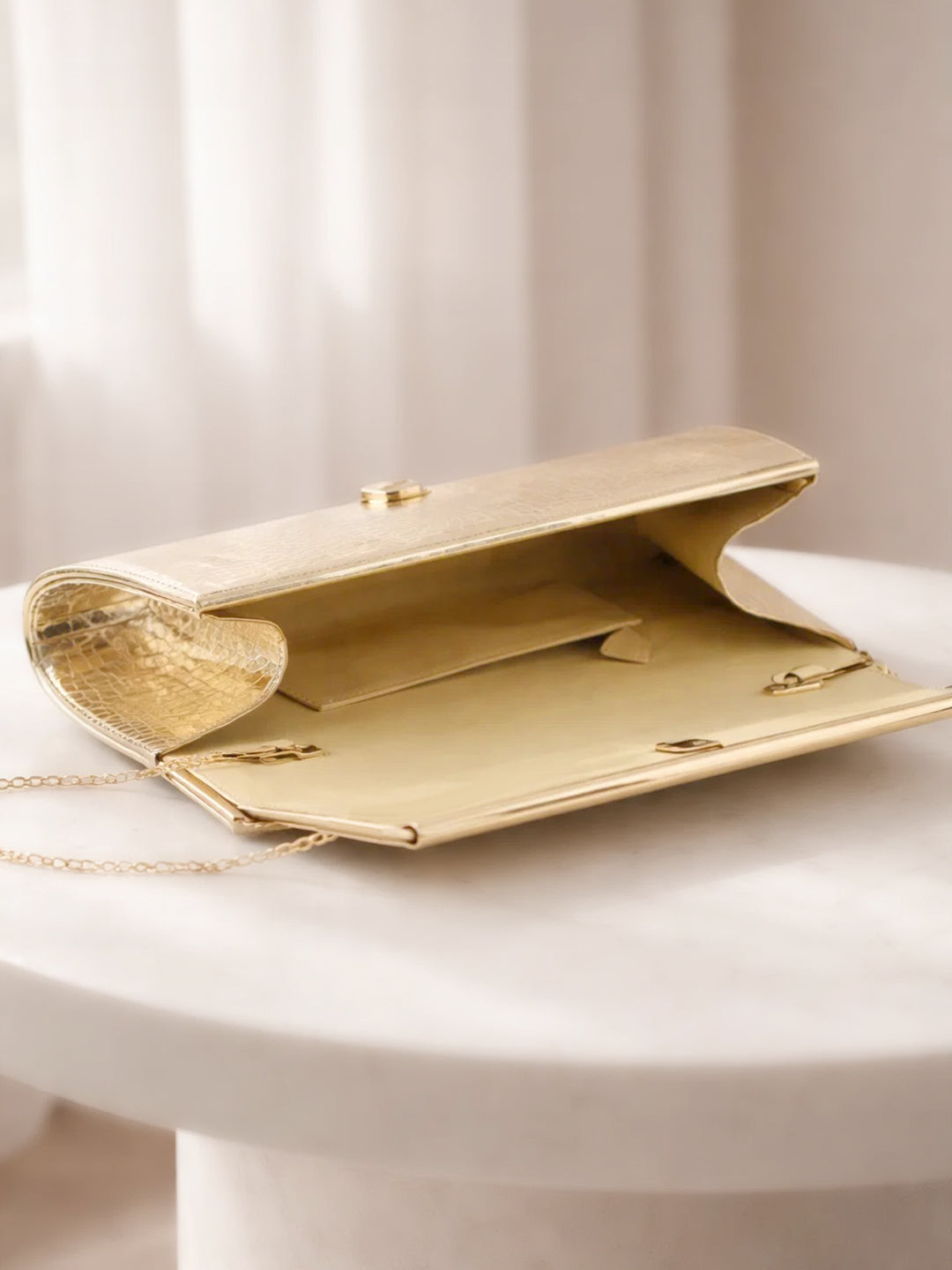 Metallic Gold Croc Chic Envelope Clutch フリーサイズ