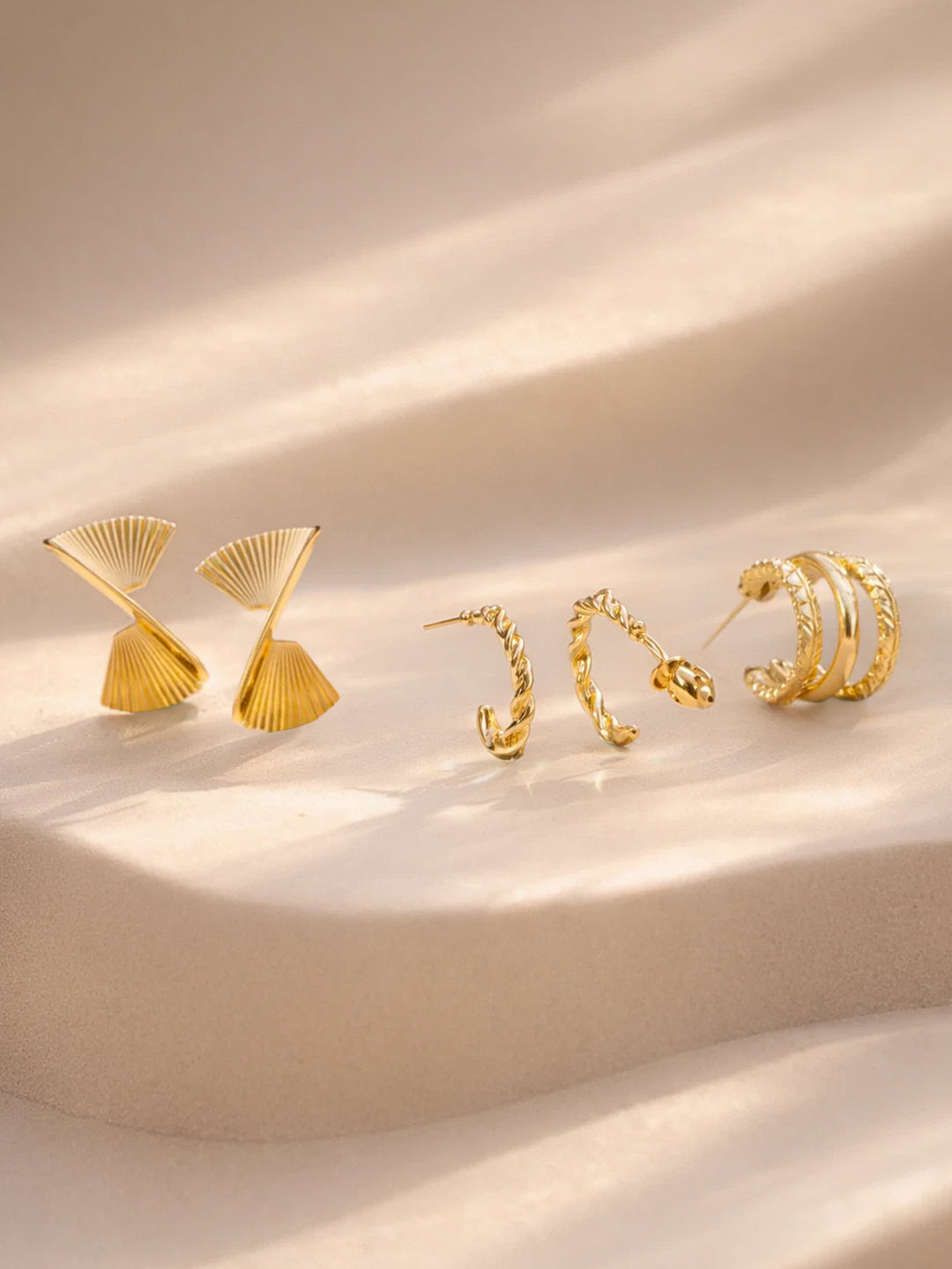 【Rubans】 Gold Plated Twisted Sculpted Hoop Earrings Set｜ゴールドメッキ ツイスト スカルプテッド フープイヤリング 3組セット