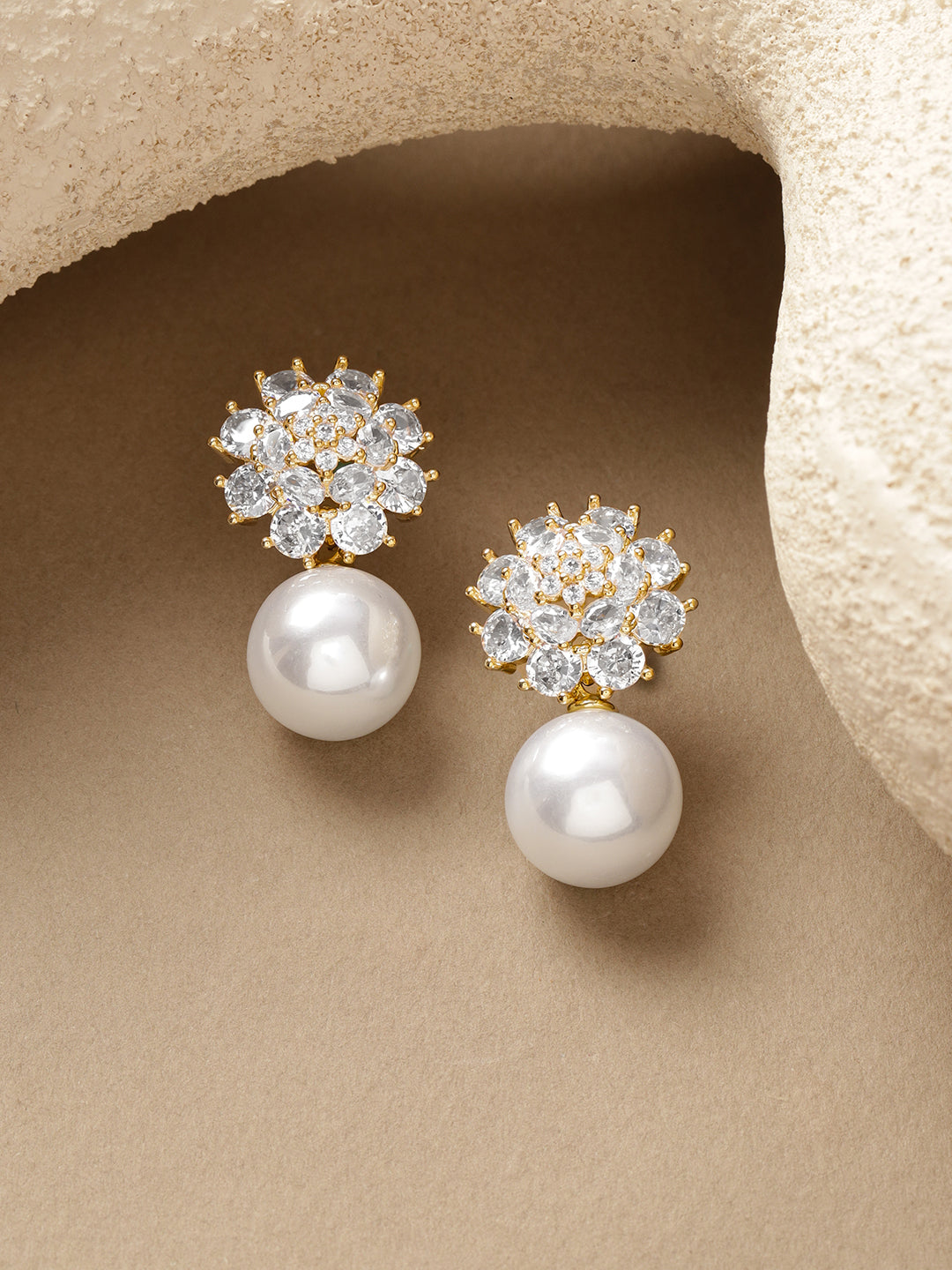 Gold Toned Pearl Drop Stud Earrings フリーサイズ
