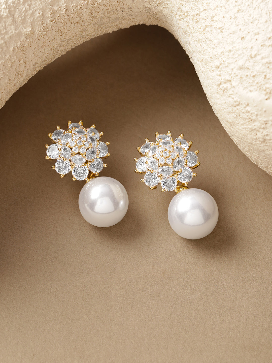 Gold Toned Pearl Drop Stud Earrings フリーサイズ
