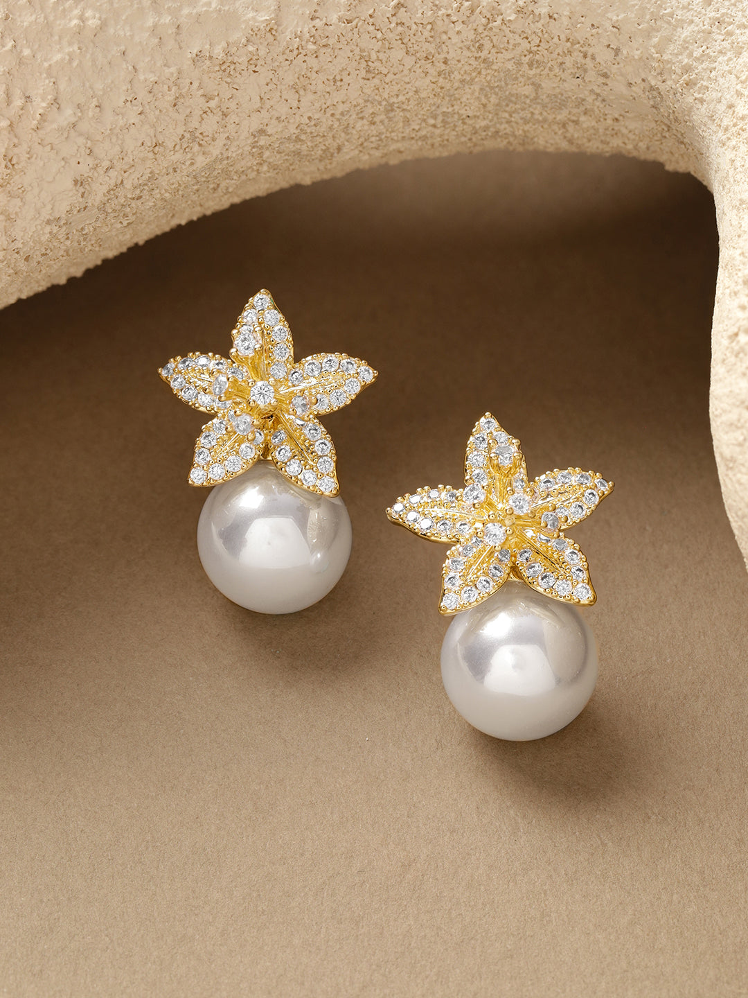 Star Motif Pearl Drop Silver Stud Earrings フリーサイズ