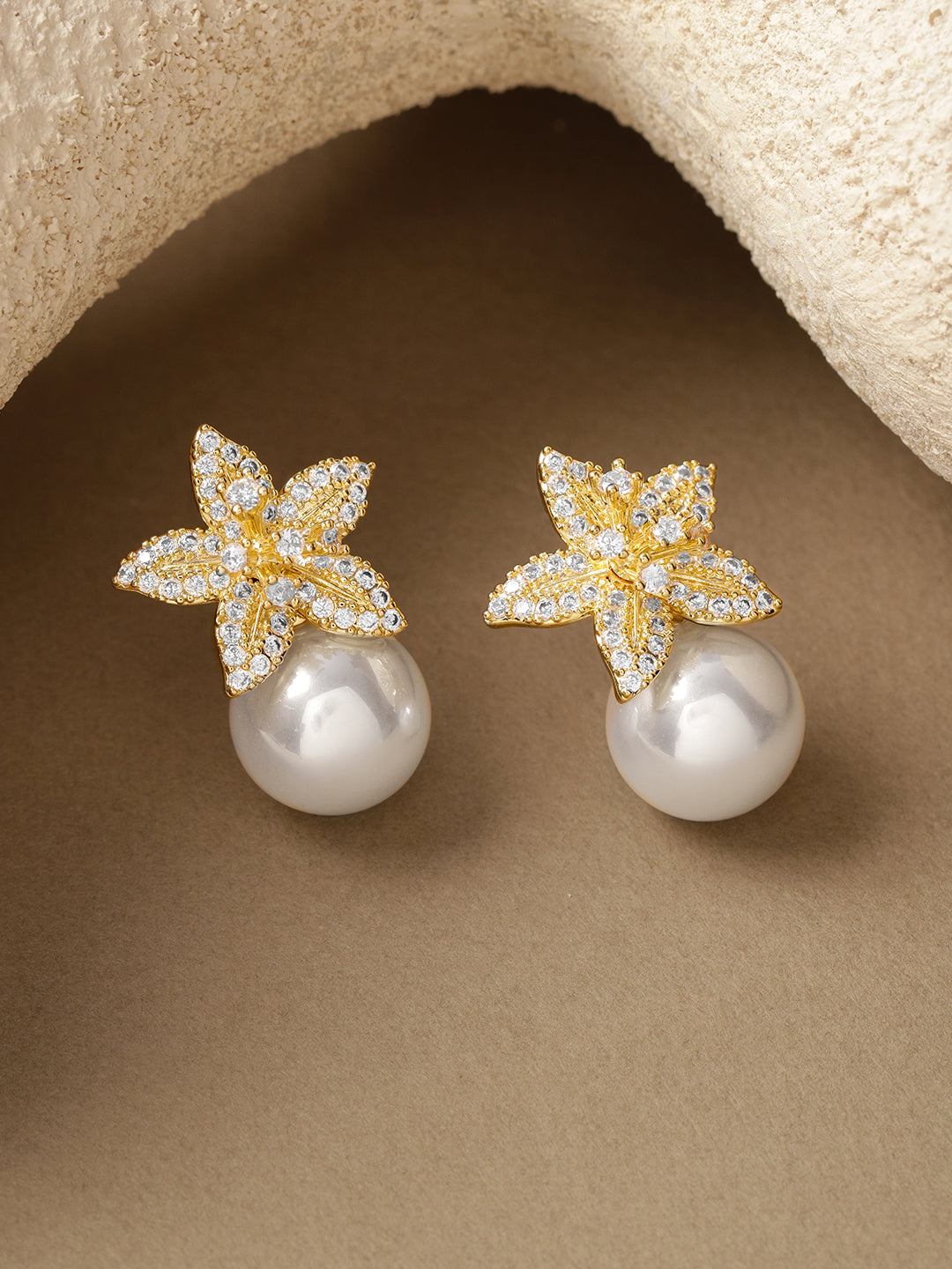 Star Motif Pearl Drop Silver Stud Earrings フリーサイズ
