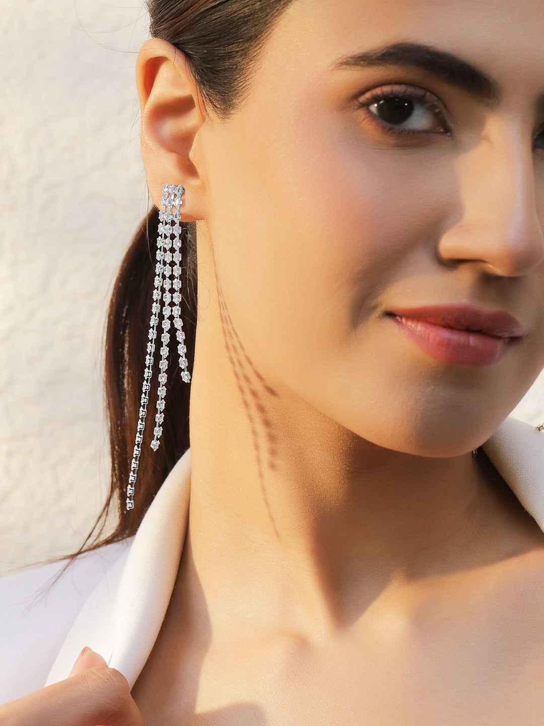 【Rubans】 White Beaded Dangler Earrings｜ホワイトビーズ トリプルストランド タッセル ダングラーイヤリング