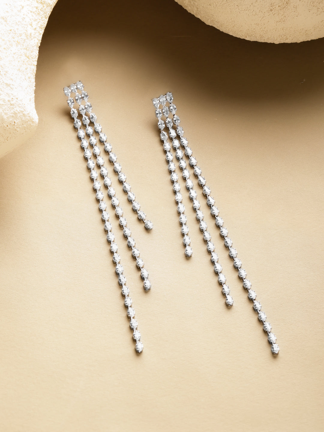 【Rubans】 White Beaded Dangler Earrings｜ホワイトビーズ トリプルストランド タッセル ダングラーイヤリング