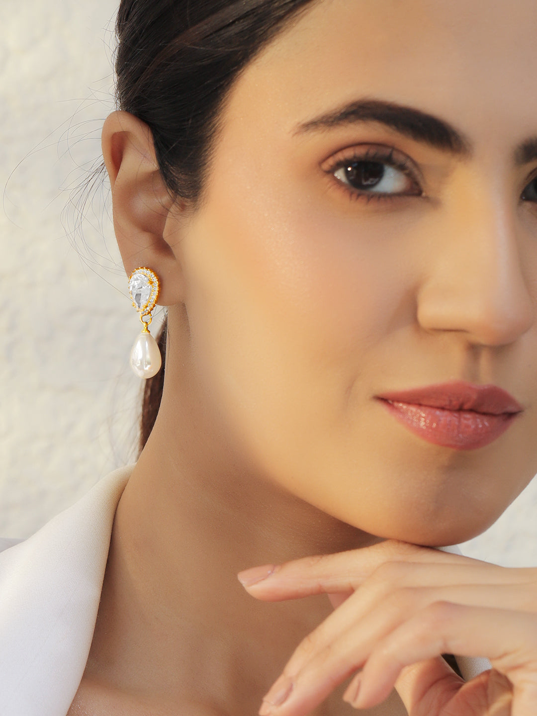 Crystal Studded Pearl Drop Earrings フリーサイズ