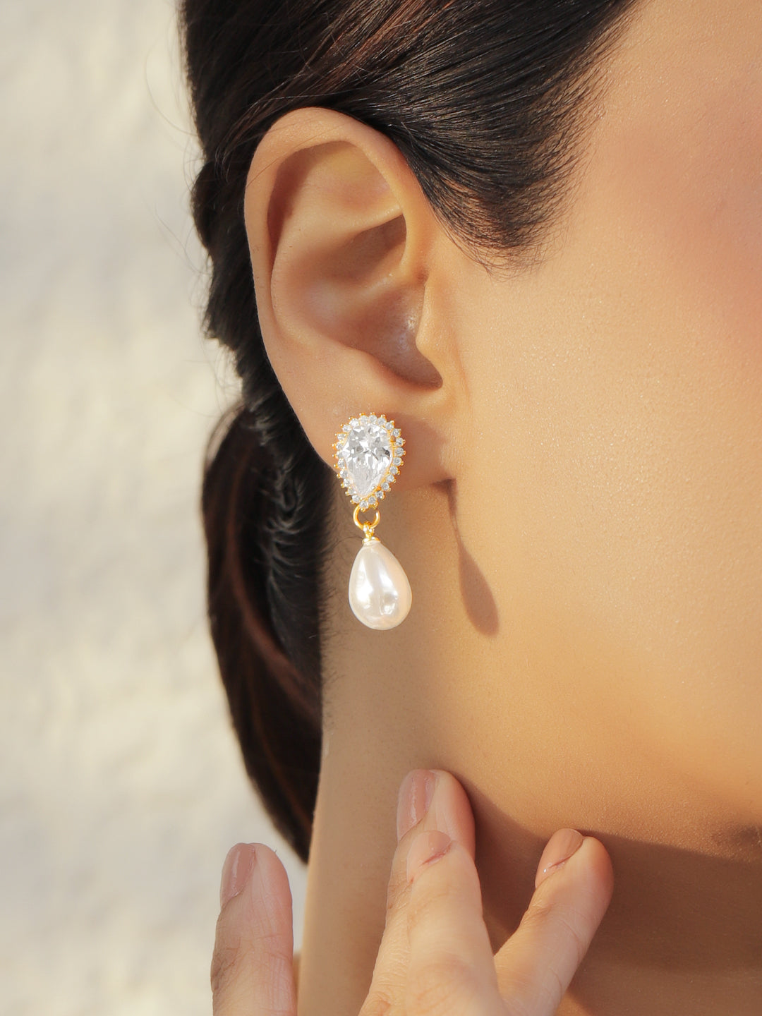 Crystal Studded Pearl Drop Earrings フリーサイズ