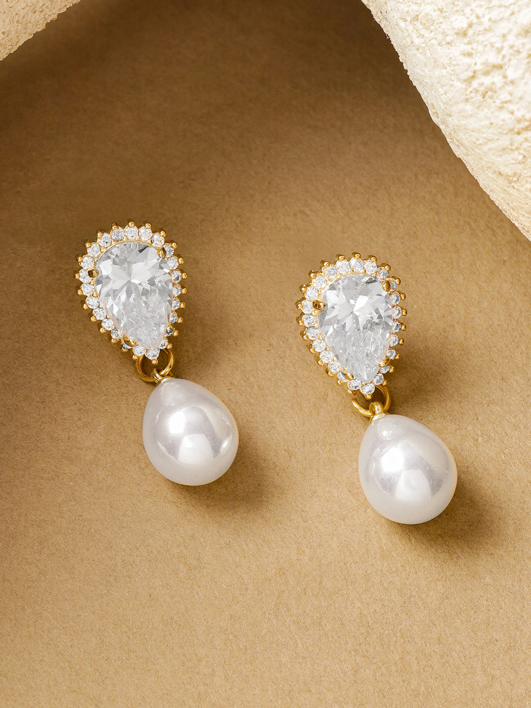 Crystal Studded Pearl Drop Earrings フリーサイズ