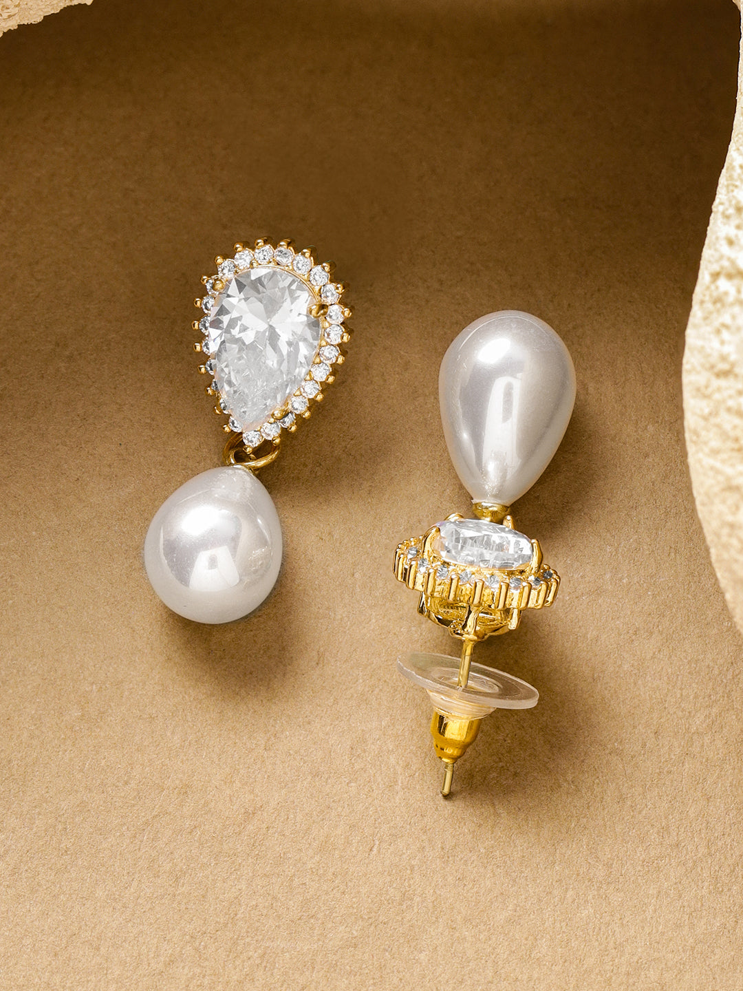 Crystal Studded Pearl Drop Earrings フリーサイズ