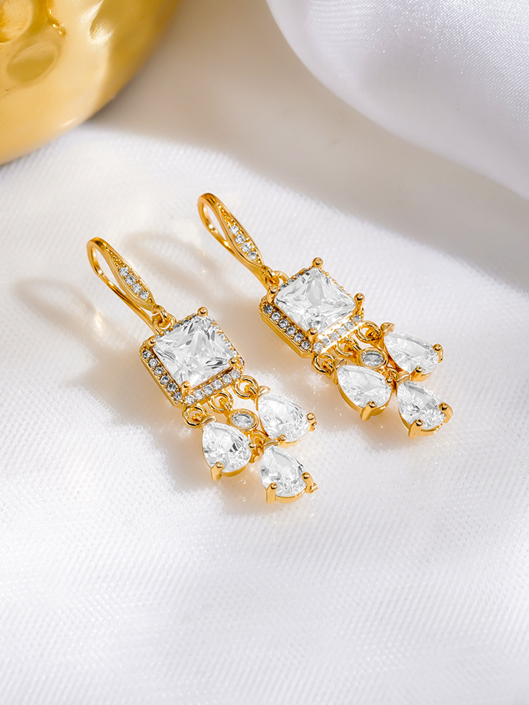 【Rubans】 18K Gold Plated Square & Pear Crystal Zirconia Stone Elegant Drop Earrings｜18K ゴールドメッキ スクエア＆ペア クリスタルジルコニア ドロップイヤリング