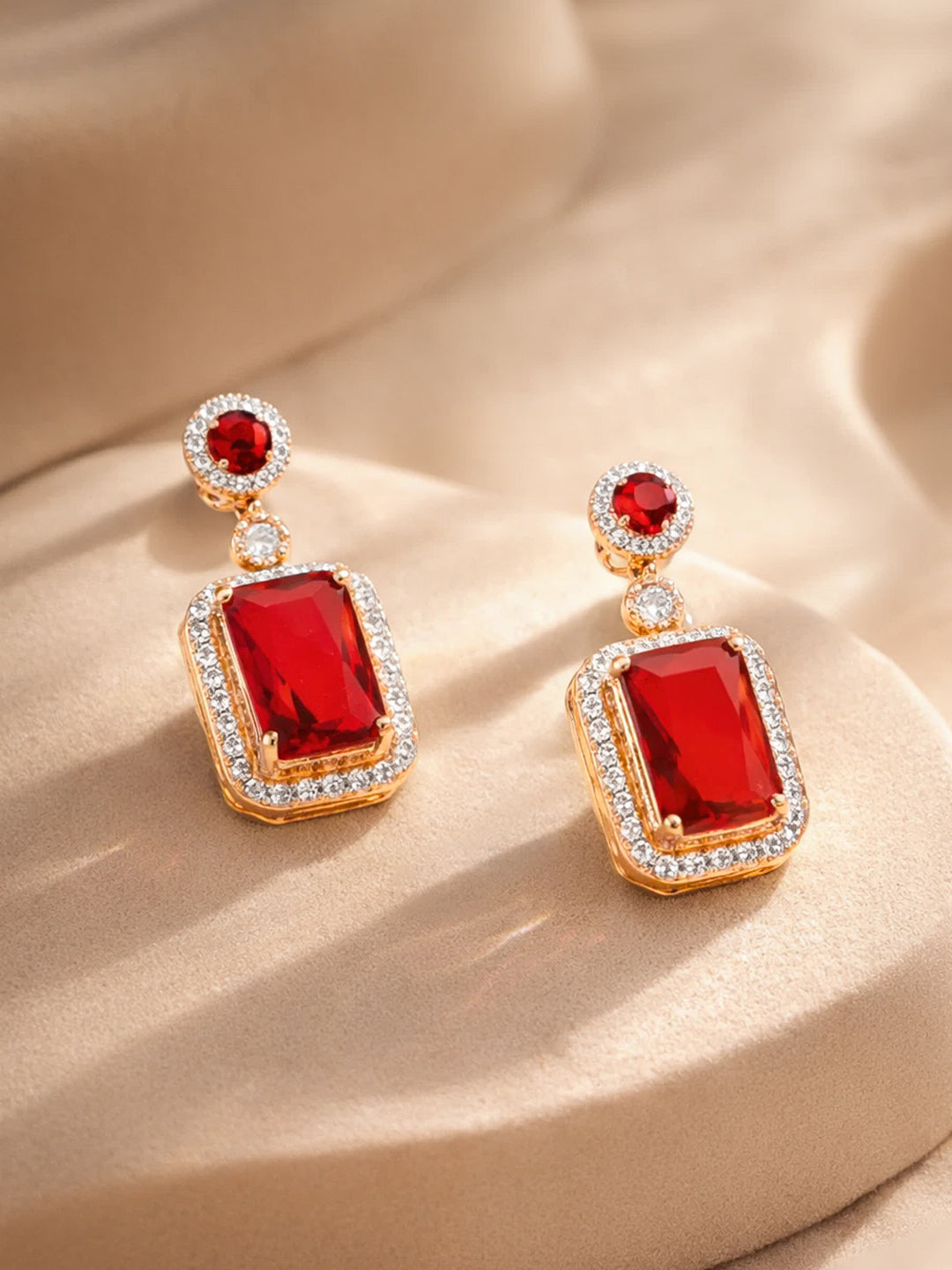 【Rubans】 18K Gold Plated Ruby Crystal Halo Drop Earrings | Anti Tarnish｜18K ゴールドメッキ ルビークリスタル ヘイロー ドロップイヤリング