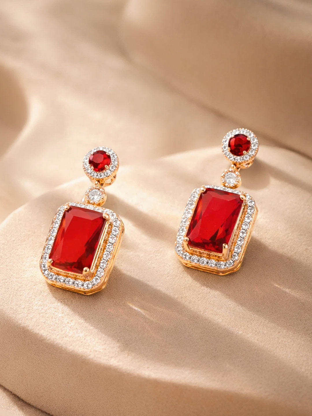【Rubans】 18K Gold Plated Ruby Crystal Halo Drop Earrings | Anti Tarnish｜18K ゴールドメッキ ルビークリスタル ヘイロー ドロップイヤリング