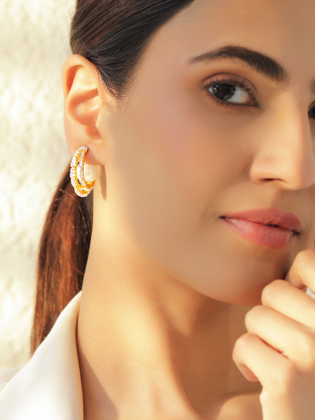 【Rubans】 Gold Toned Pearl Huggie Earrings｜ゴールドトーン パール ハギー イヤリング